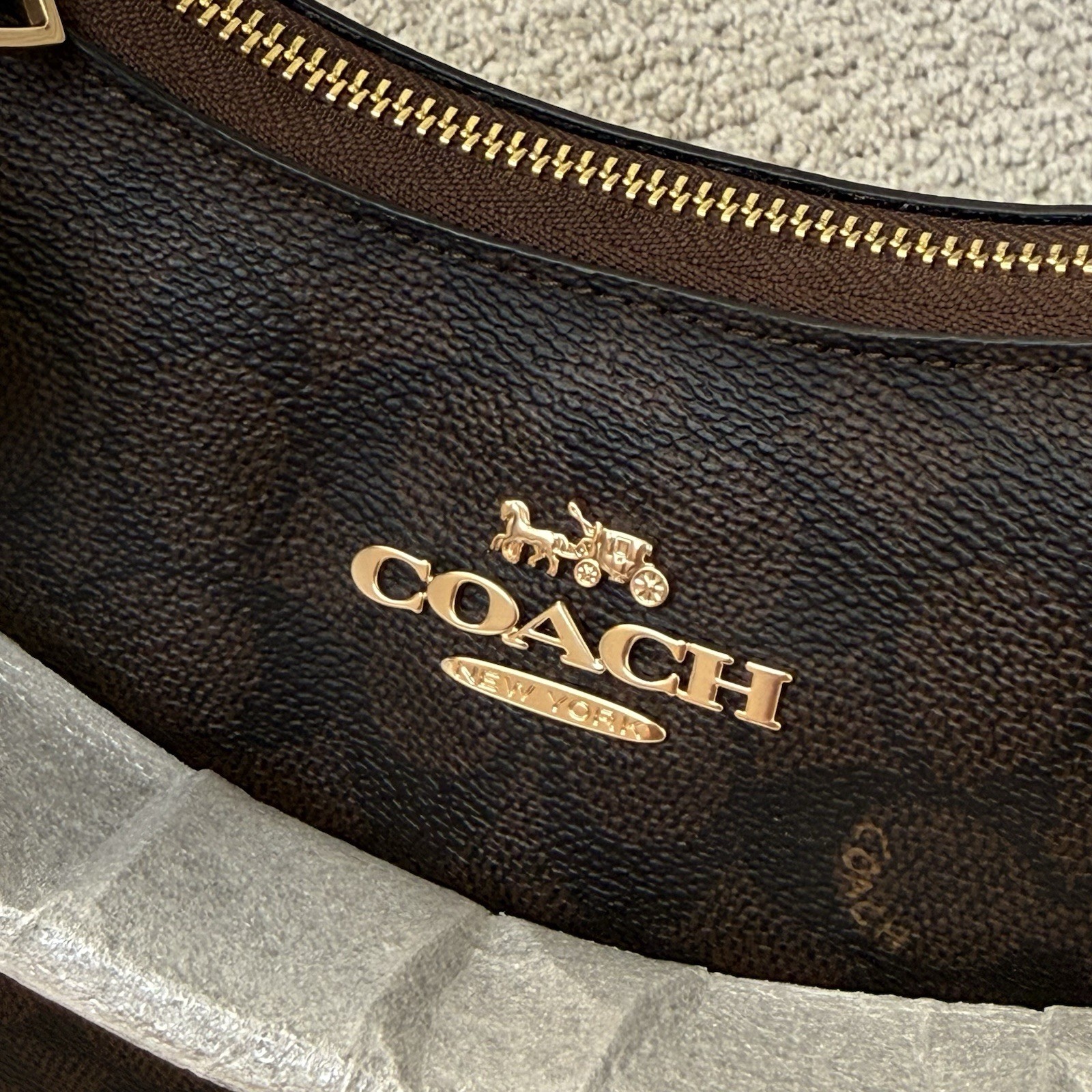 NWT 🤎🖤 COACH Teri Hobo Bag In Signature Canvas Gold/Walnut/Black CV940