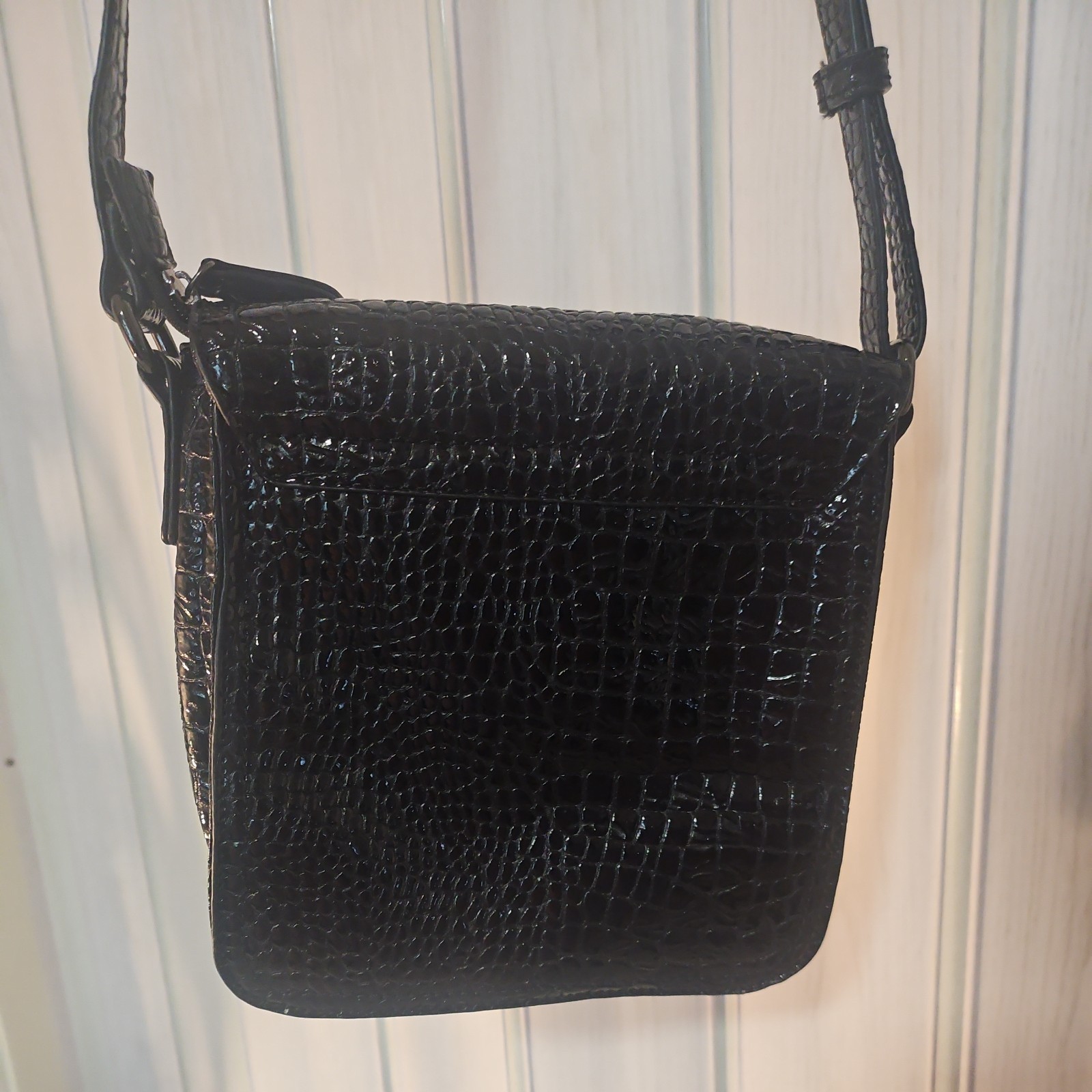 Sisley Crossbody Purse Front Flap Black Polyester Animal Print 7 X 8 X 2.5in