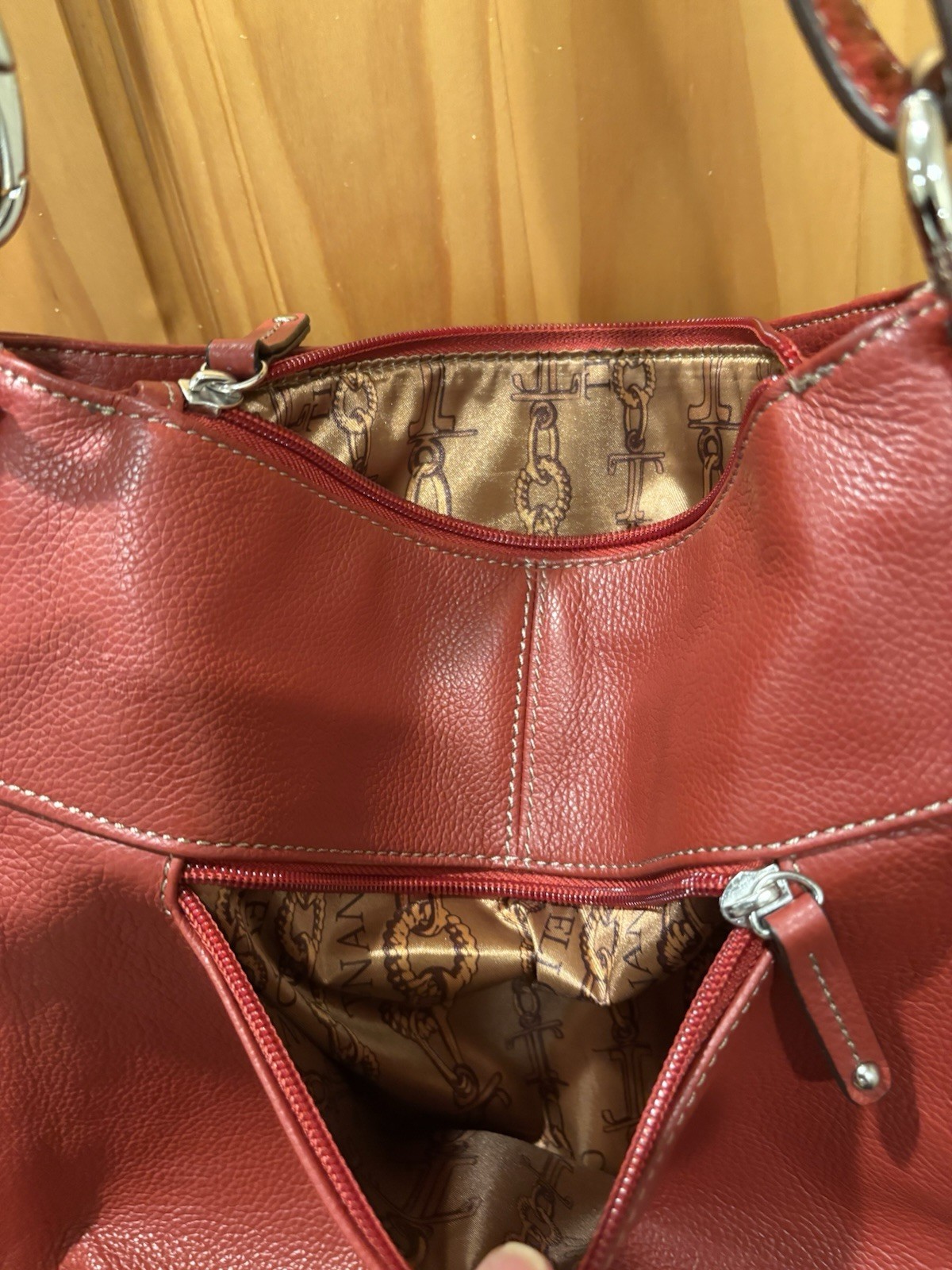 Tignanello Women’s Red Pebbled Shoulder Bag Zip Detachable Strap Lined Pockets