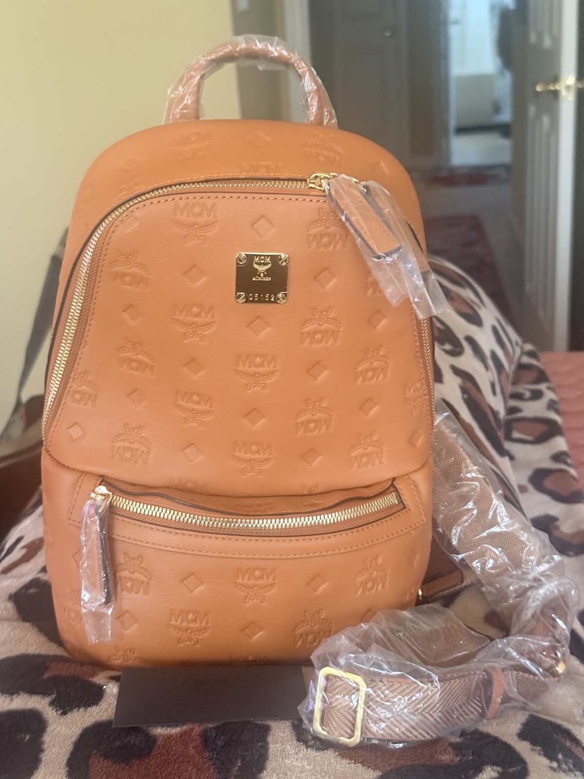 MCM Aren Leather M Sling Bag NWT $890 Roasted Pecan