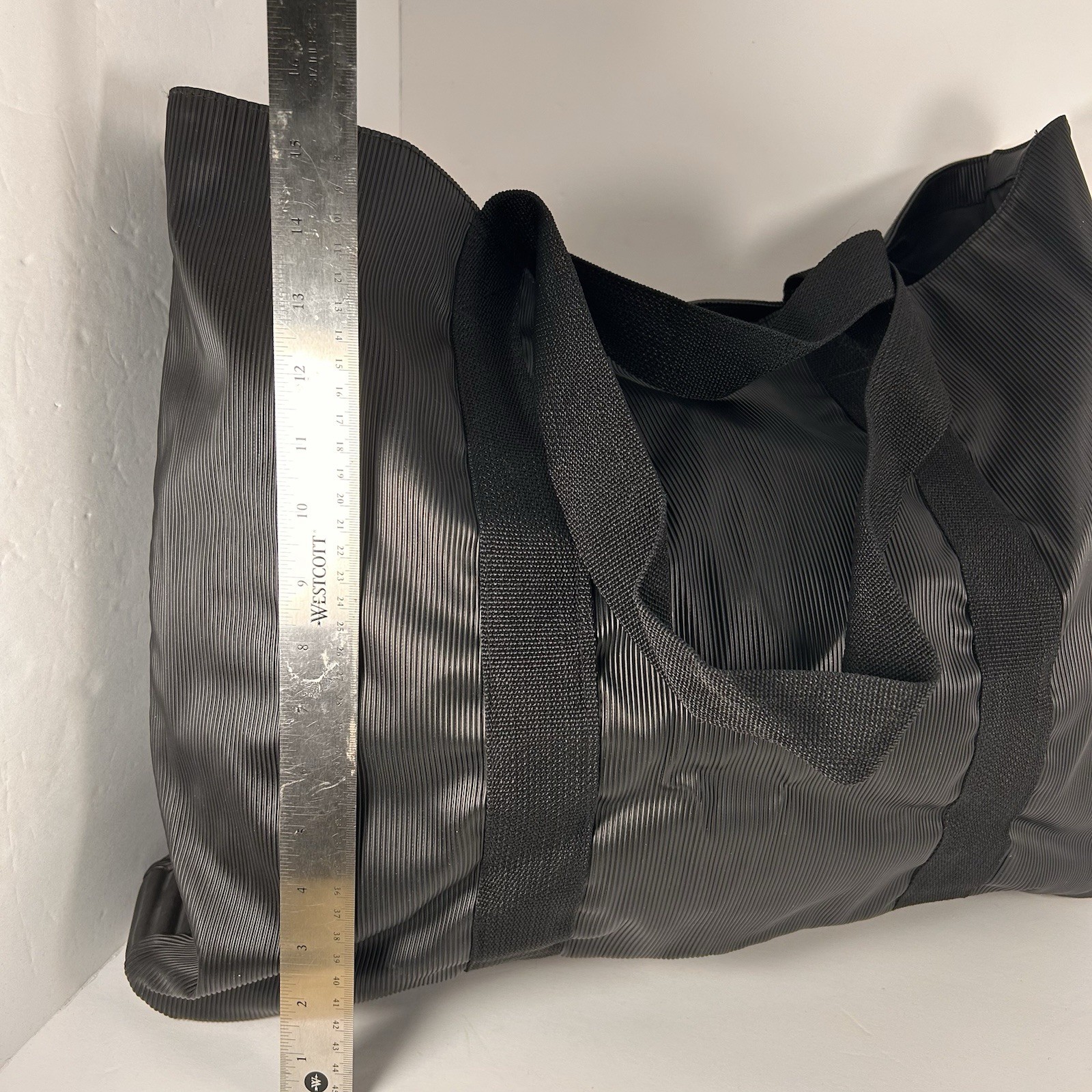 Vintage Liz Claiborne Ribbed Black Tote Weekender Bag, Taiwan R.O.C.