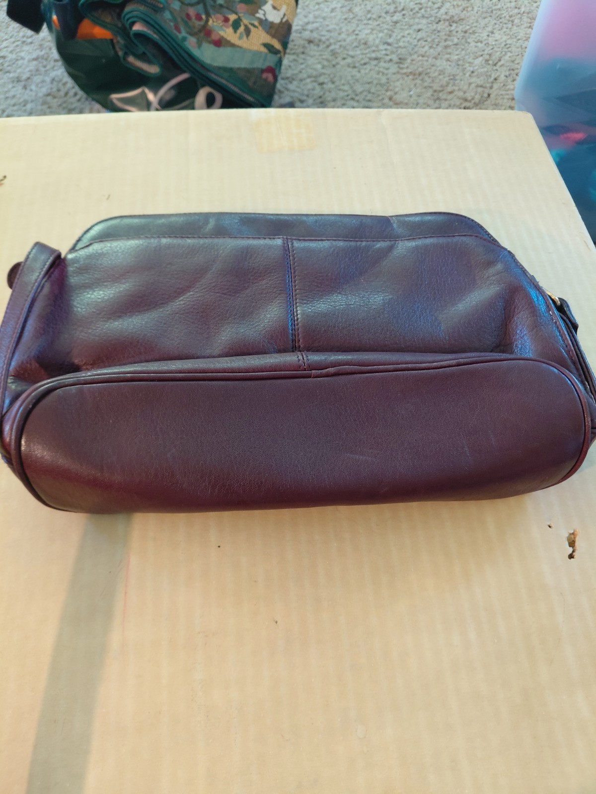 Etienne Aigner Burgundy Leather Zip Shoulder Bag Purse Gold Hardware Lined Pocke