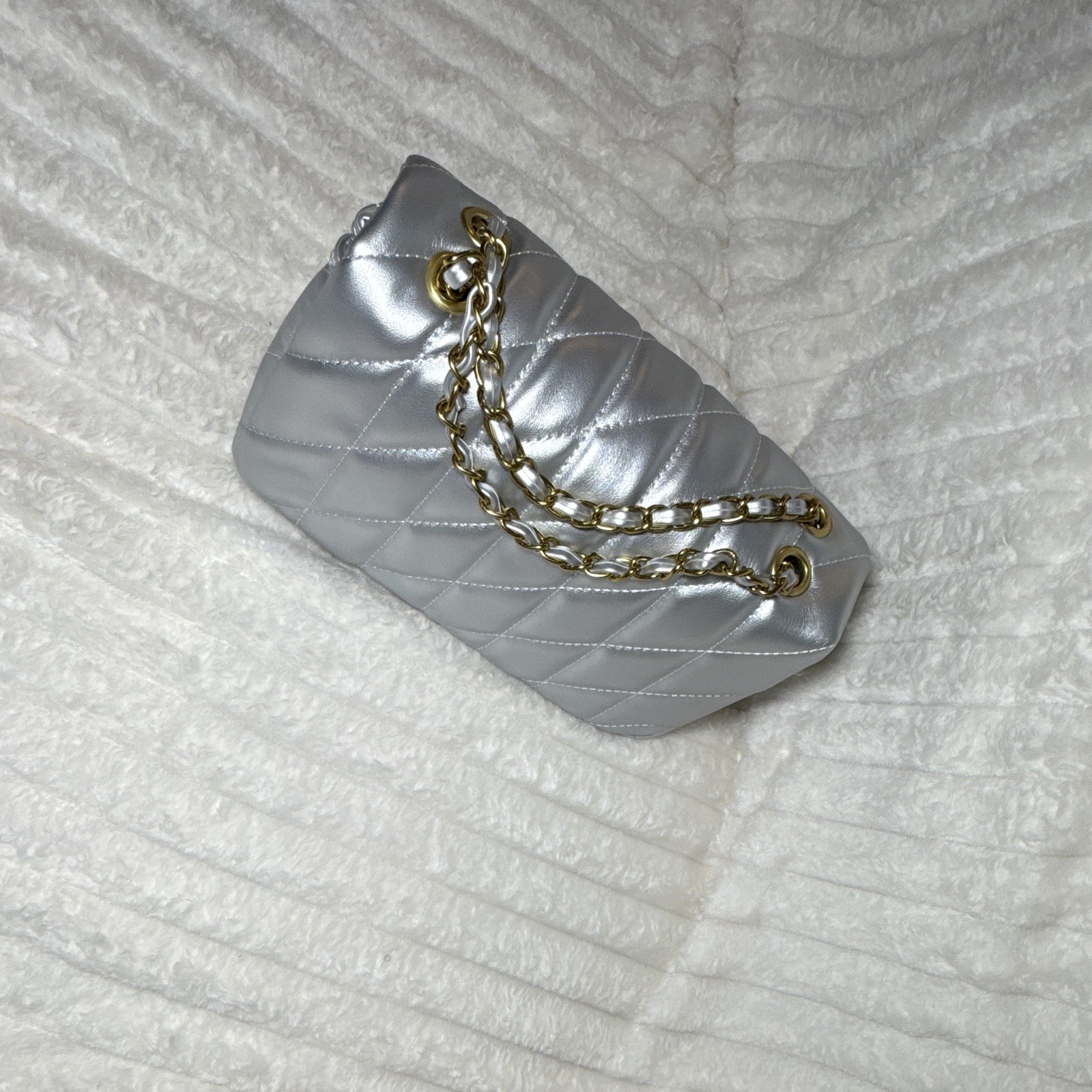 COACH Silver Quilted Chain Strap Shoulder Bag Gold Hardware Clasp Box Dust Bag