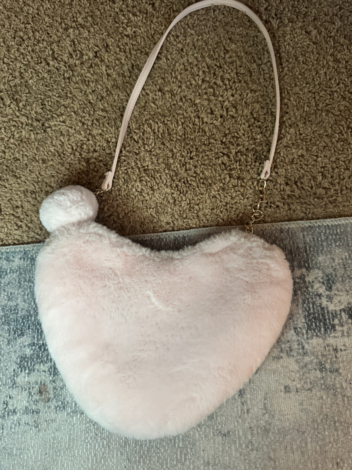 Deb & dave L.A N.Y Pink fur Heart shaped Crossbody Gold chain