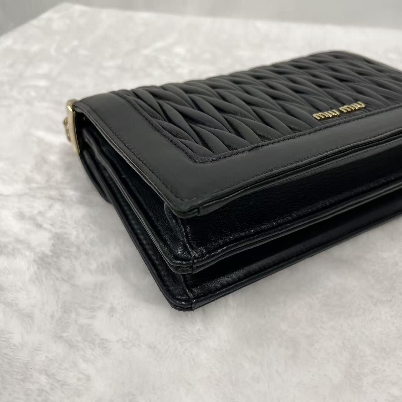 Miu Miu Matelassé Leather Chain Shoulder Bag with Push-Lock Closure Auth