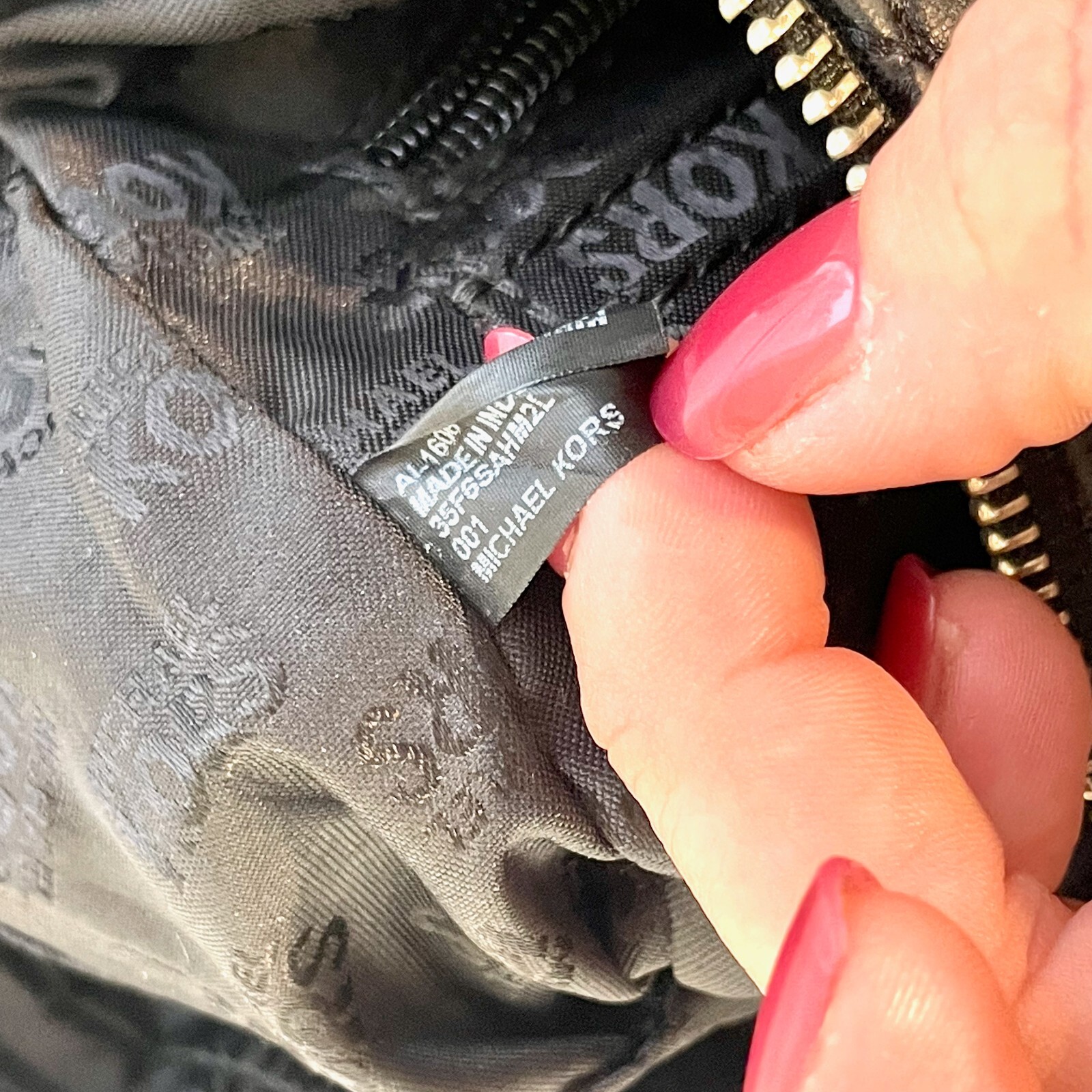 Michael Kors Susannah Quilted Messenger Bag Womens Black Leather Chain Strap