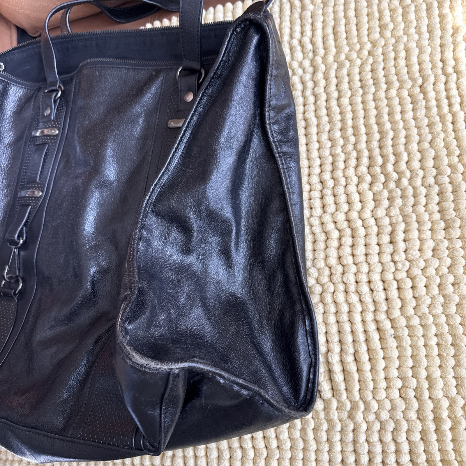 Authentic Balenciaga Vintage Flat Hook, Black leather Tote/Handbag 156428•1669
