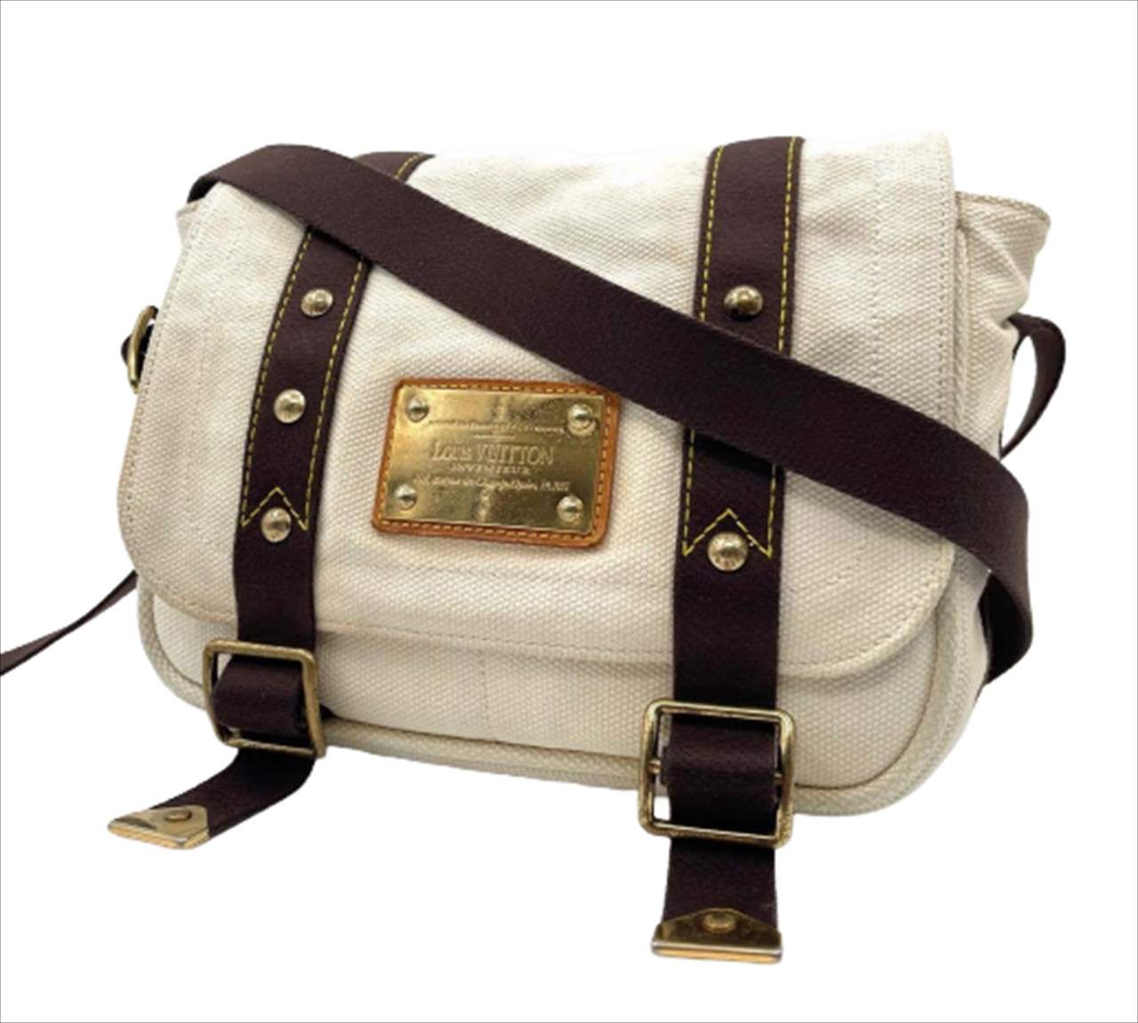Louis Vuitton Antigua Buzas PM Shoulder Bag M40042 White Size: W11.4xH7.9 in.