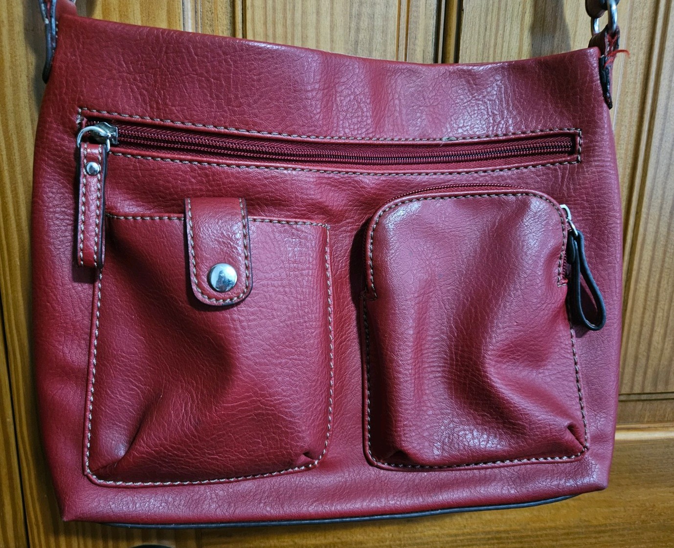 Relic Red Cross Body Purse Handbag Pebble Lots Of Pockets And Zippers