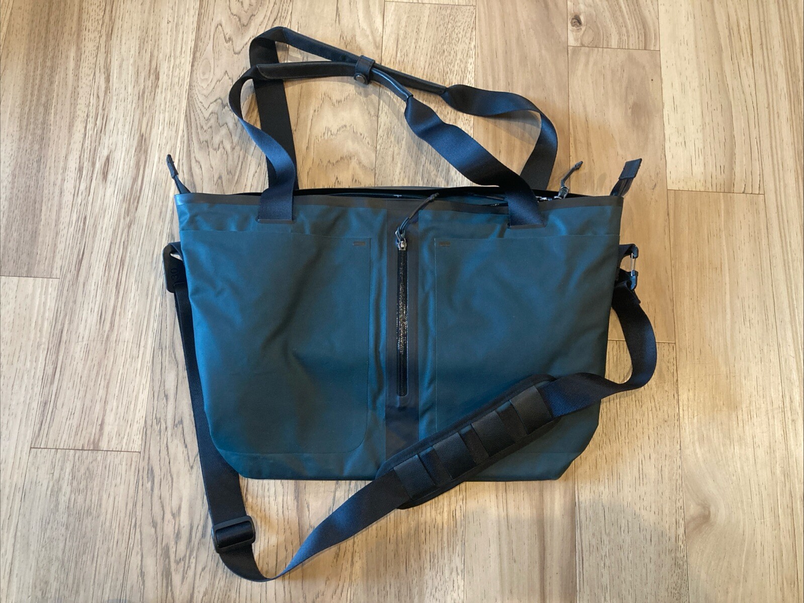 Nike Waterproof Black Nylon Travel Shoulder Hobo Messenger Carry On Bag 21″