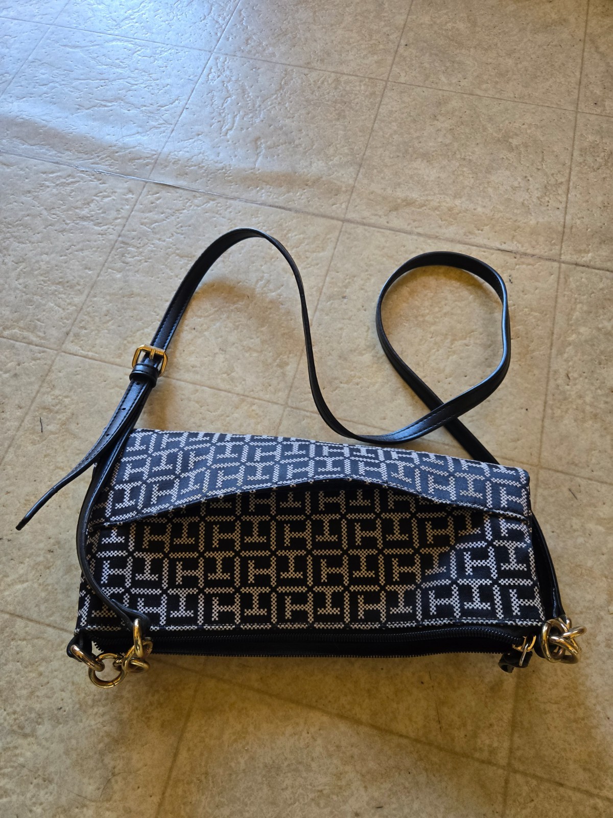 Tommy Hilfiger Purse 10×10″ Geometric T/H Logo