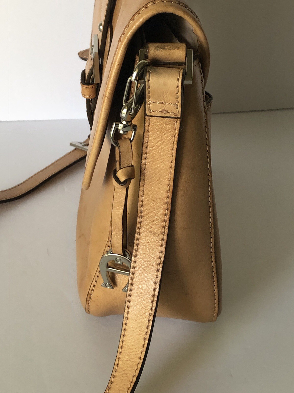 Vintage Etienne Aigner Saddle Tan Leather Crossbody Bag 9”x8.5”x3.25”