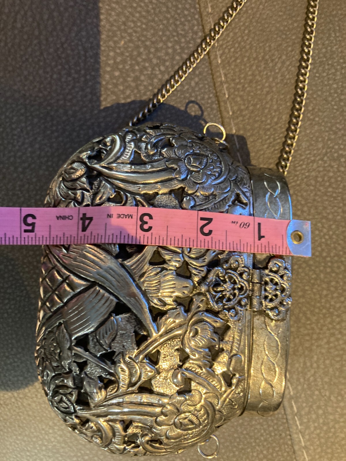 Vintage Style Silver Tone Metal Floral Engraved Clutch Purse With Chain Strap