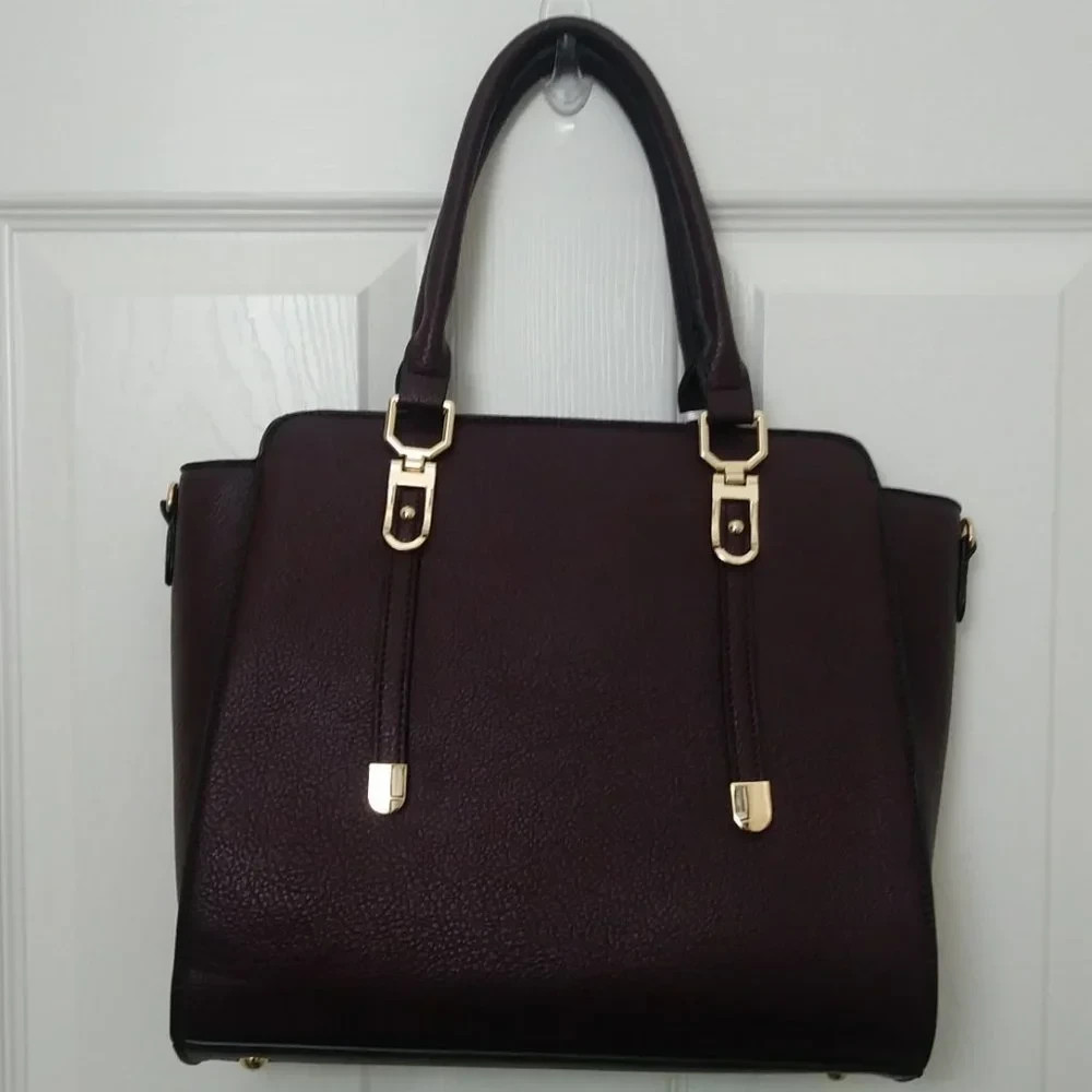 La Terre Vegan Cranberry Tote bag