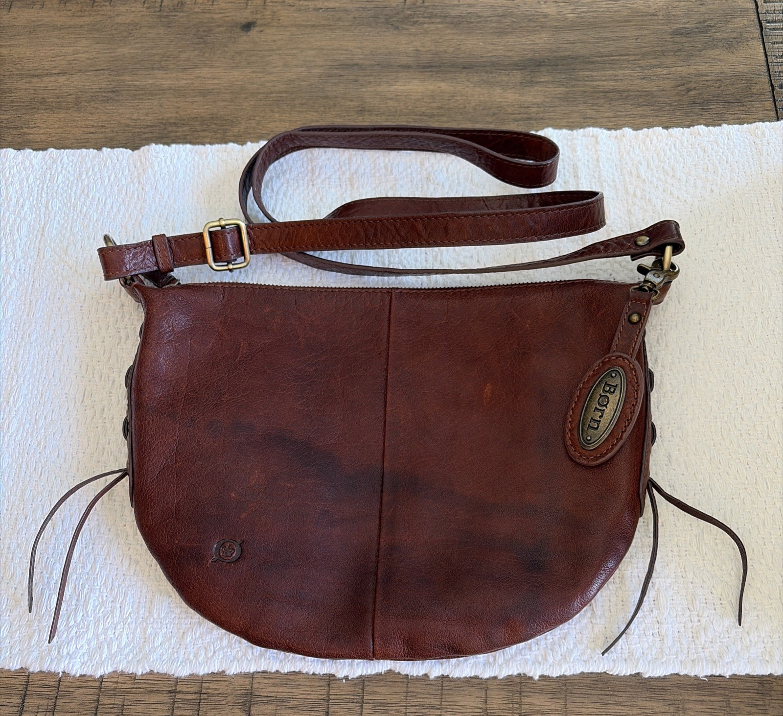 Born Adjustable Strap Crossbody Bag/Purse Marbled Brown Leather w/Charm CLEAN