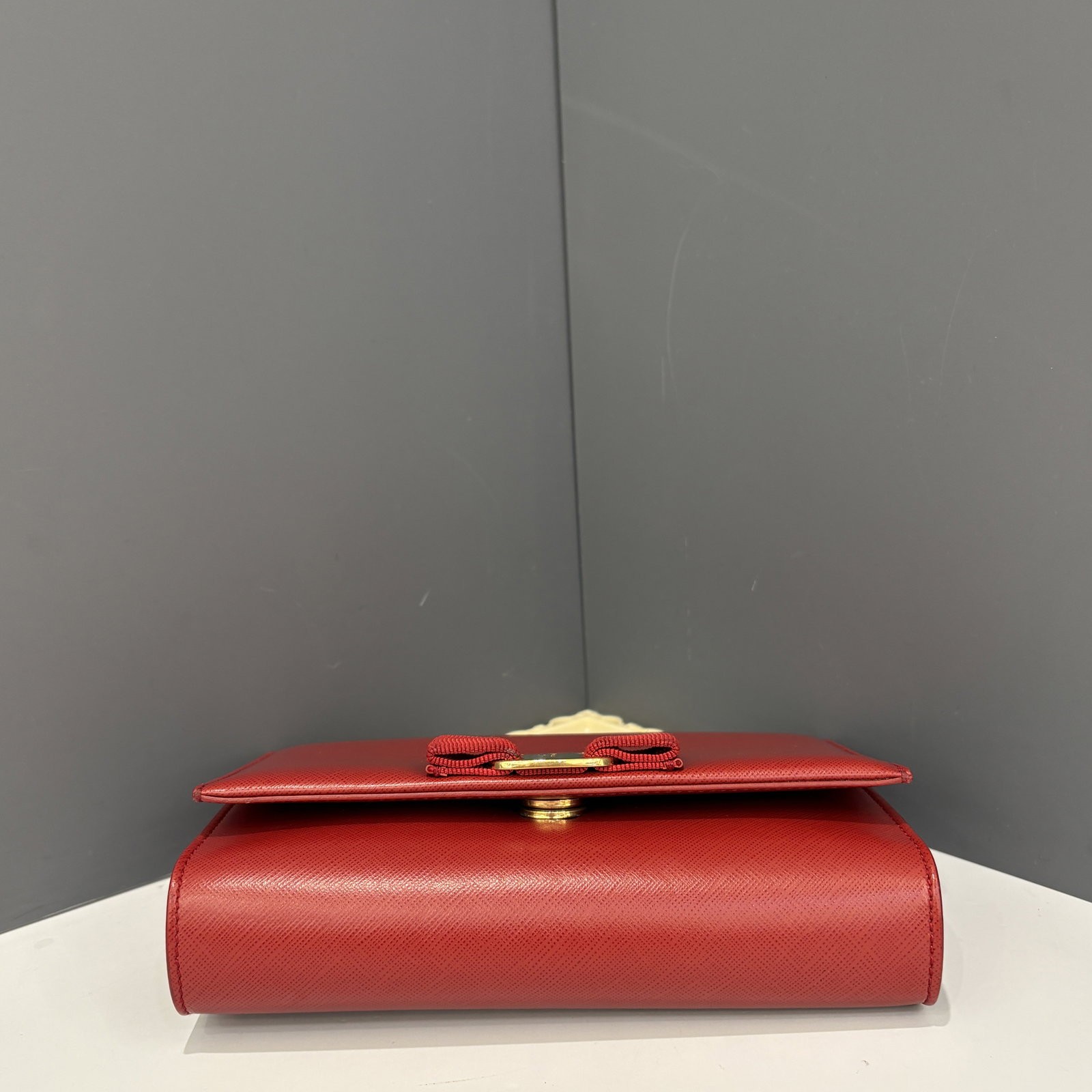 Salvatore Ferragamo Miss Vara Bow Crossbody Bag Saffiano Calfskin (dl051626a5)