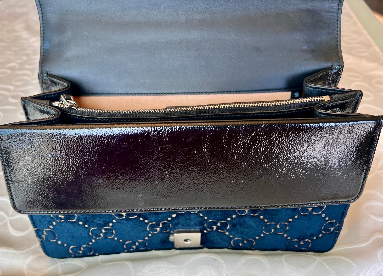 Authentic Gucci Medium GG Velvet Dionysus in Dark Navy Blue. Very good condition