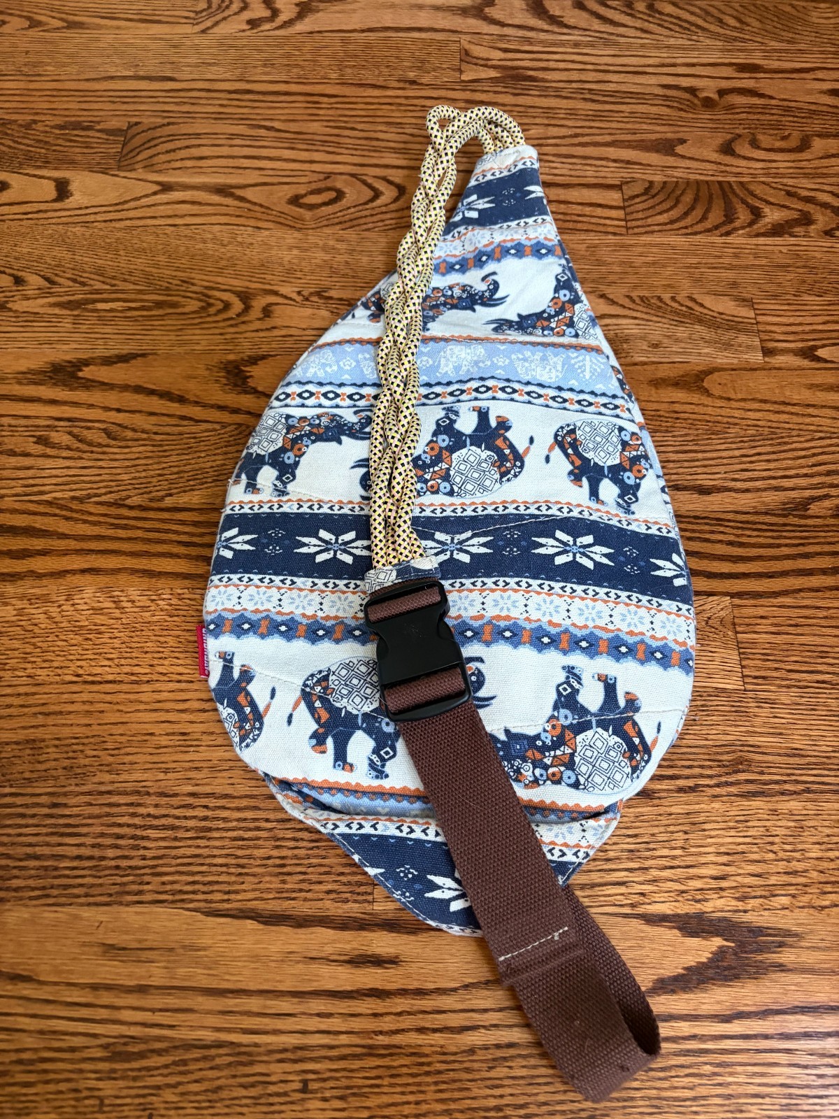 Union Bay Crossbody Teardrop Sling Sak Elephant Geometric Bag Rope Brown Purse