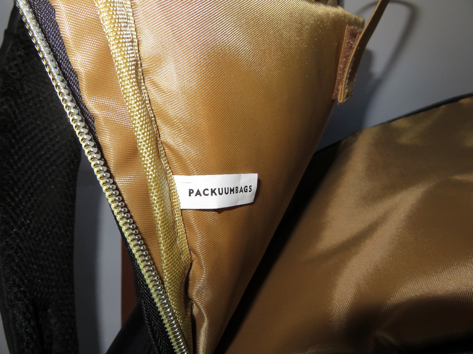 PACKUUMBAG Black Backpack