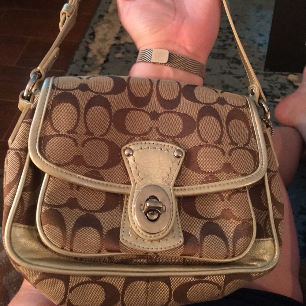 excellent condition* COACH 14282 Signature Penny Flap bag, tan/gold, y2k vintage