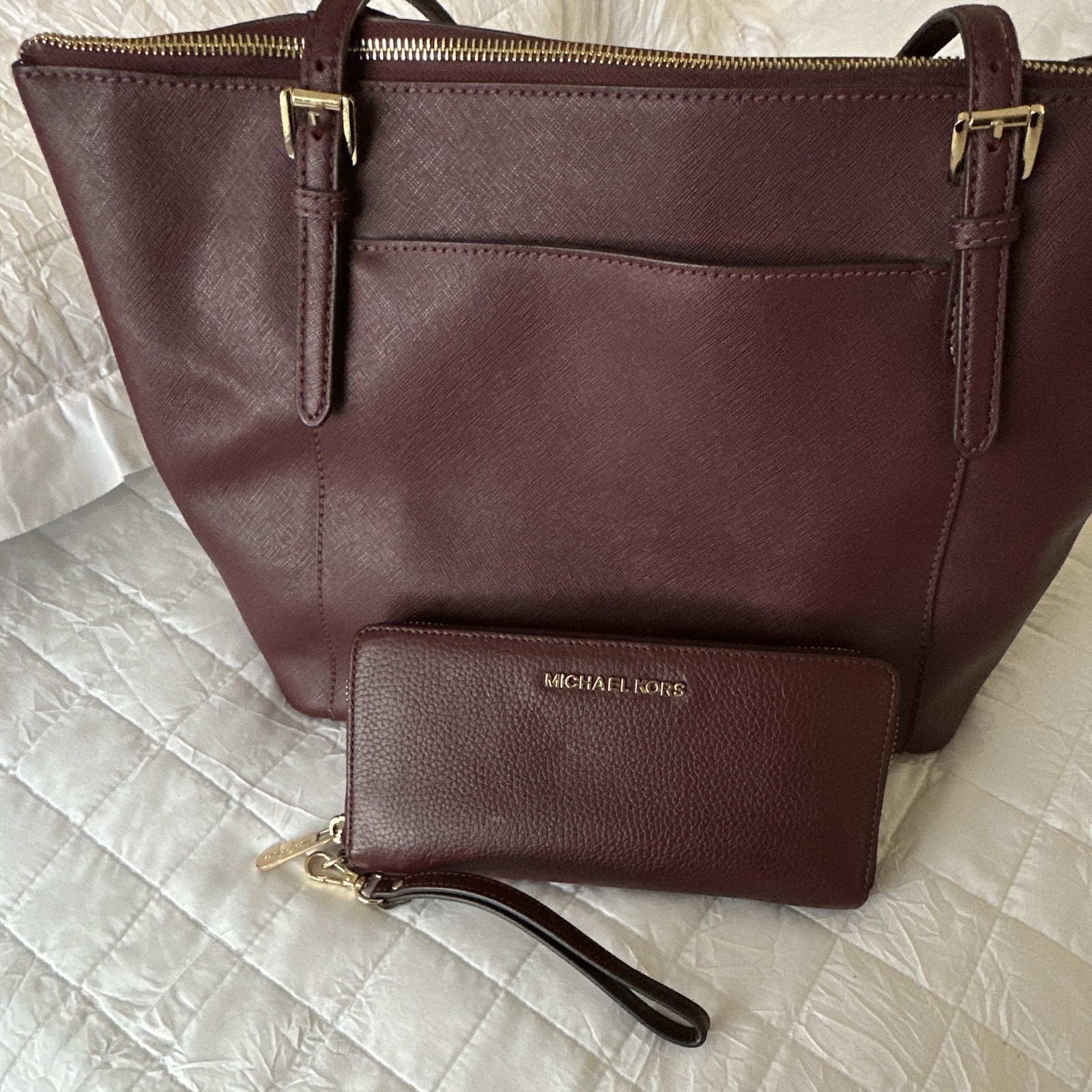 Michael Kors Burgundy Tote Bag Wristlet Zip Closure Gold Hardware Logo Lined
