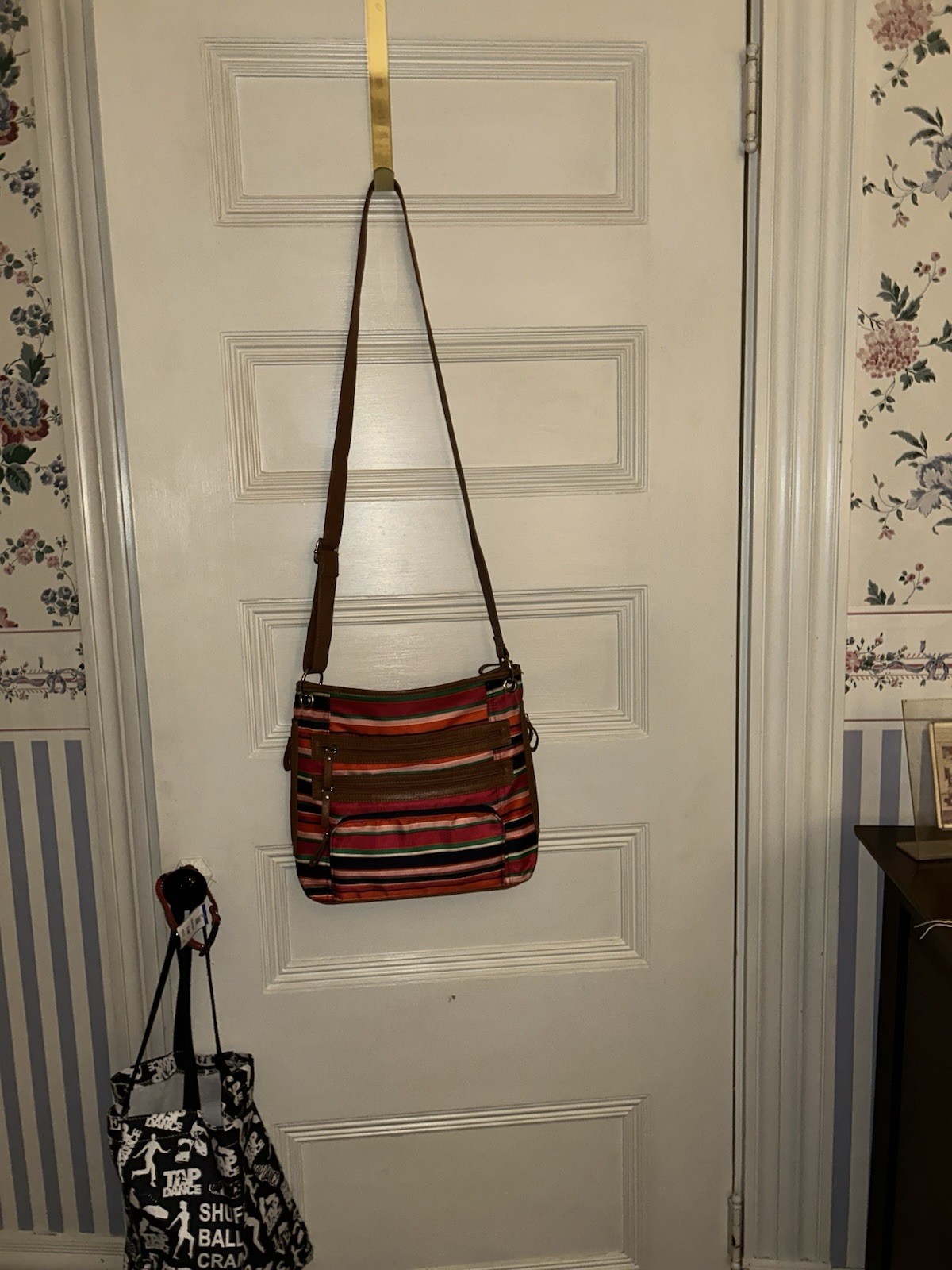 GAL Brightly Colored Striped Cross Body Bag 5 Outer 2 Inner Pockets 47” Strap