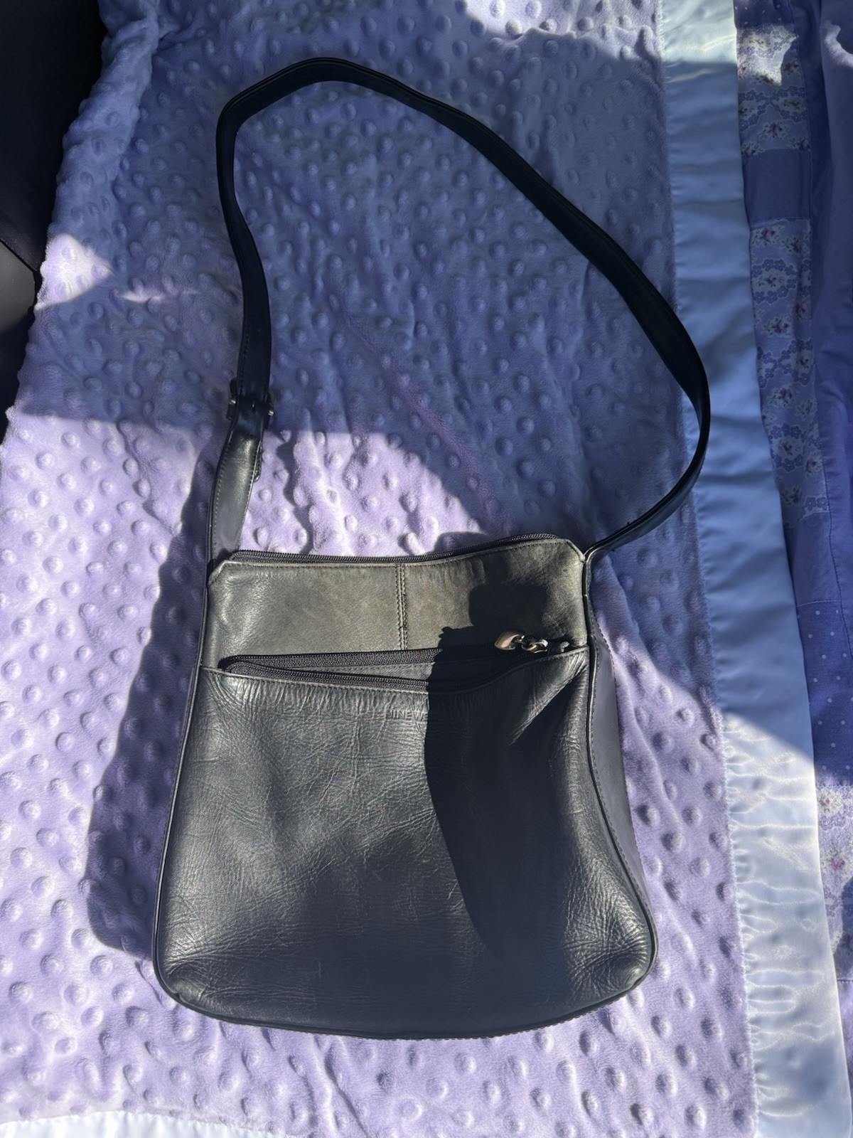 Nine West Black Solid Shoulder Bag w/ Zip Closure, Lined, Inner Pockets