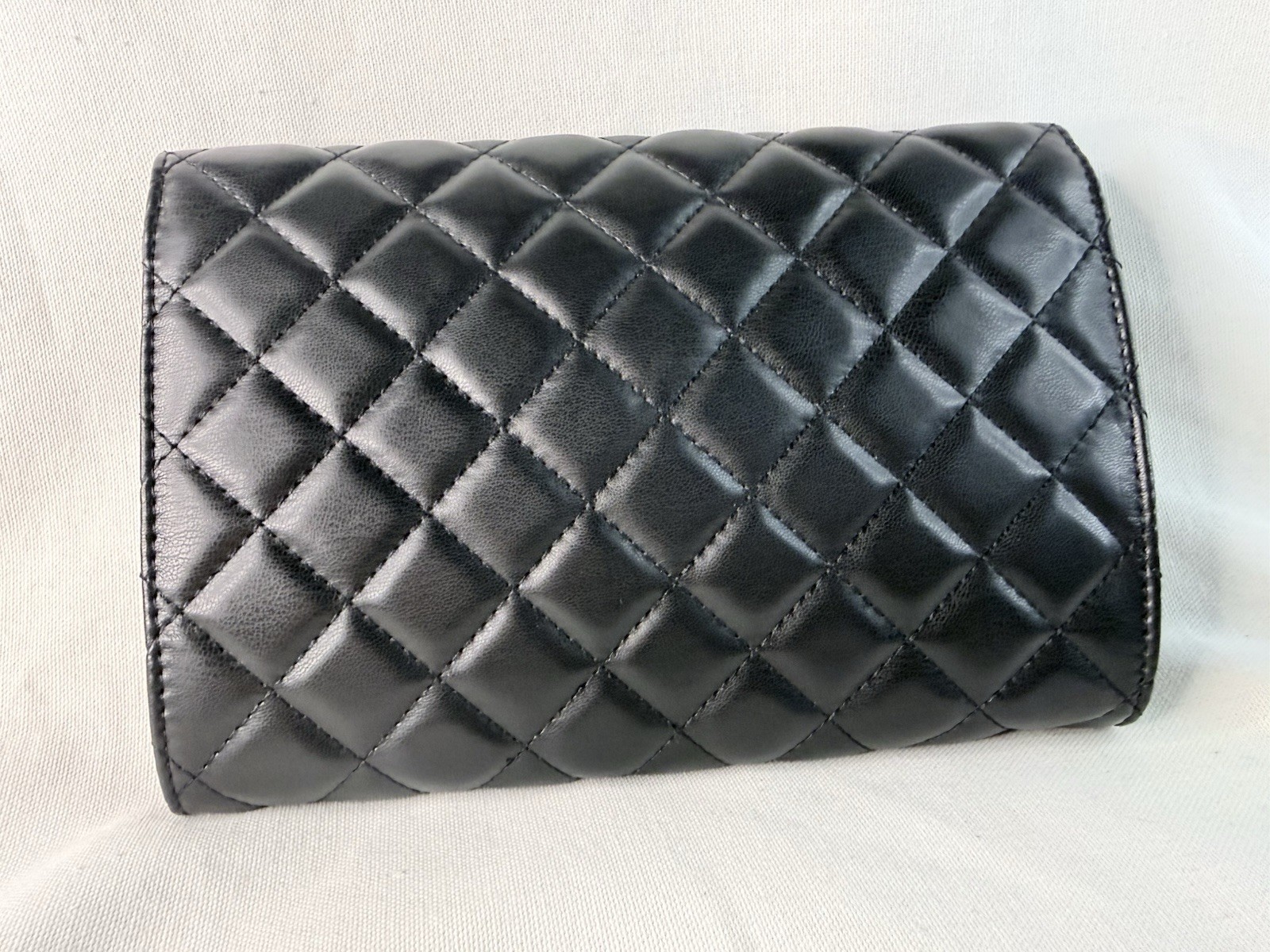 Badgley Mischka Women’s Black Quilted Studded Clutch Gold Chain, Turn Lock