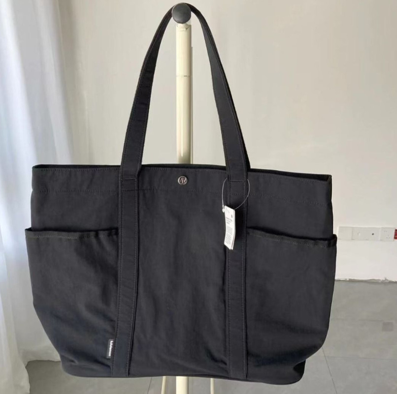 Lululemon Daily Tote Bag Black NWT – Multi Pocket Gym Yoga Shoulder Travel Bag