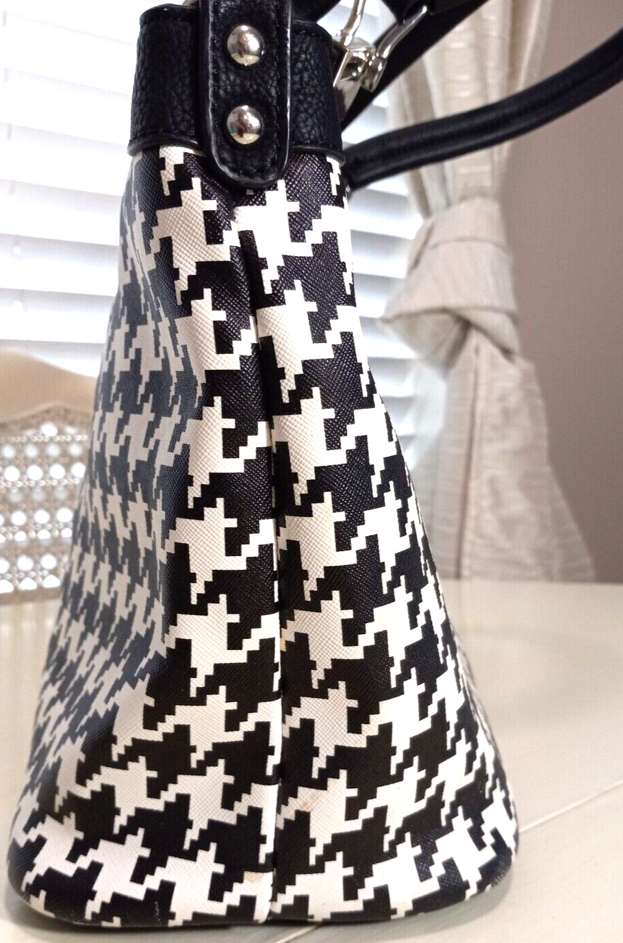 Black Rivet New Shoulder or handheld Black / White Handbag medium silver decore