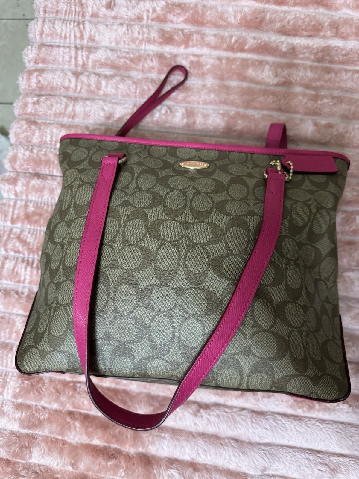 Coach Signature C Large Tote Brown Pink Zip Top Charm Pockets Gold Hardware