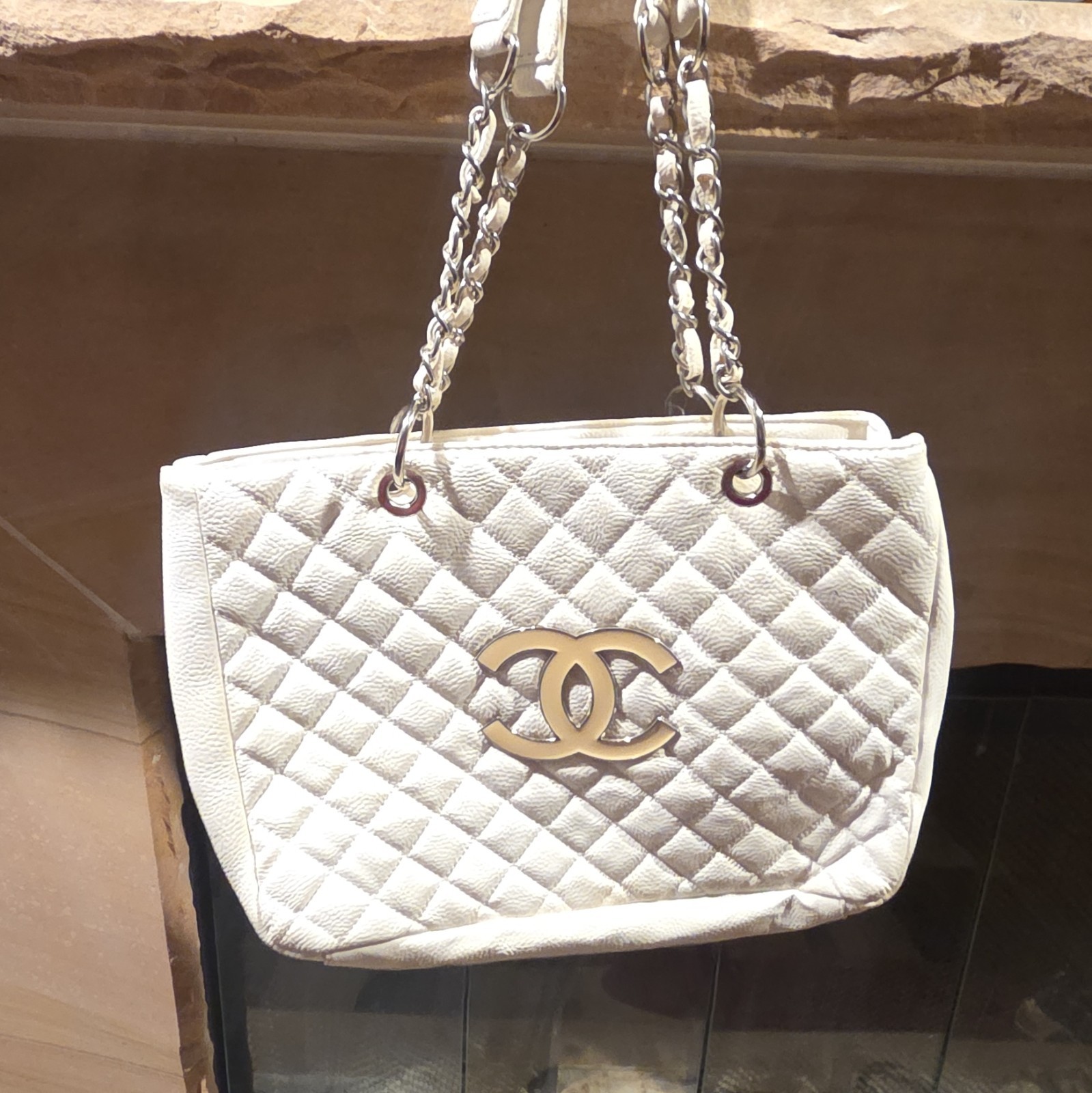CHANEL White Quilted Shoulder Bag Chain Strap Silver Hardware Zip Inner Pockets
