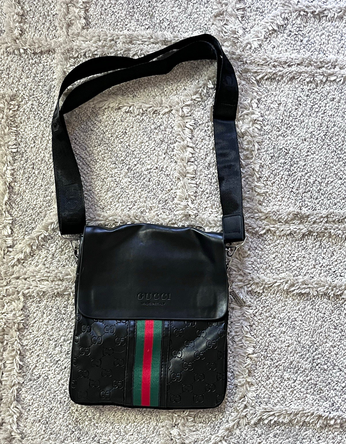 GUCCI Black GG Crossbody Bag Green/Red Web Stripe Magnetic Detachable Strap