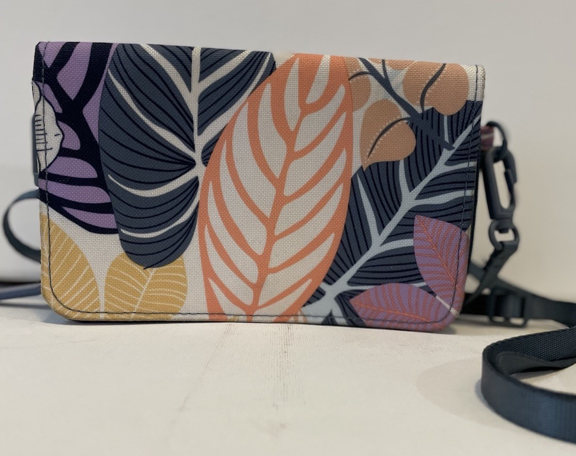 Vera Bradley RFID Palm Floral Crossbody Wallet Purse 7×4.5×1.75 Inches EUC