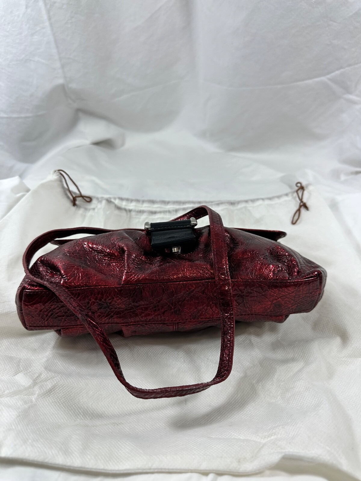Genuine PUNTOTRES Spain since 1991 vintage red metallic patent leather shoulder