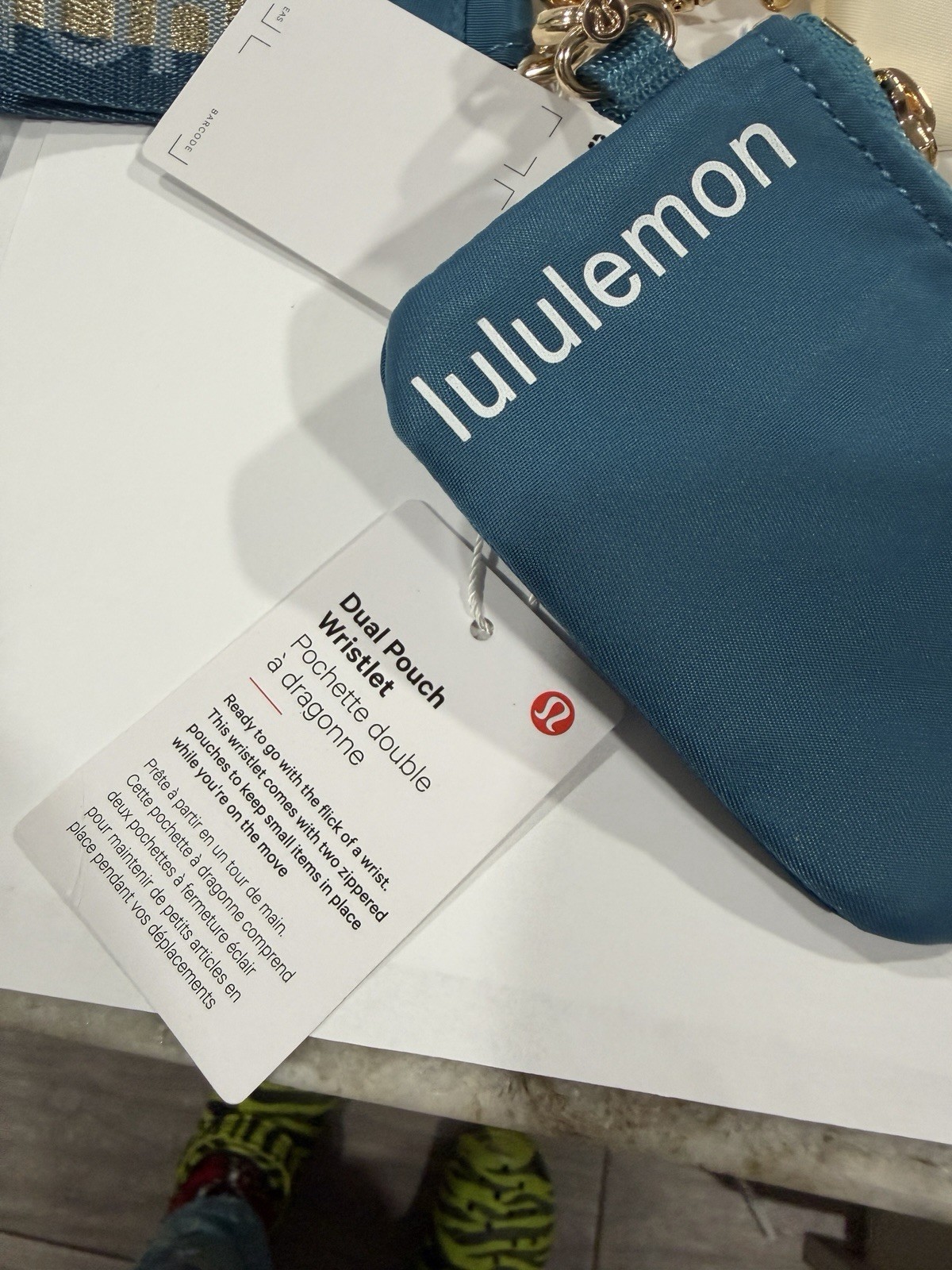 NWT Lululemon dual pouch wristlet Green&White