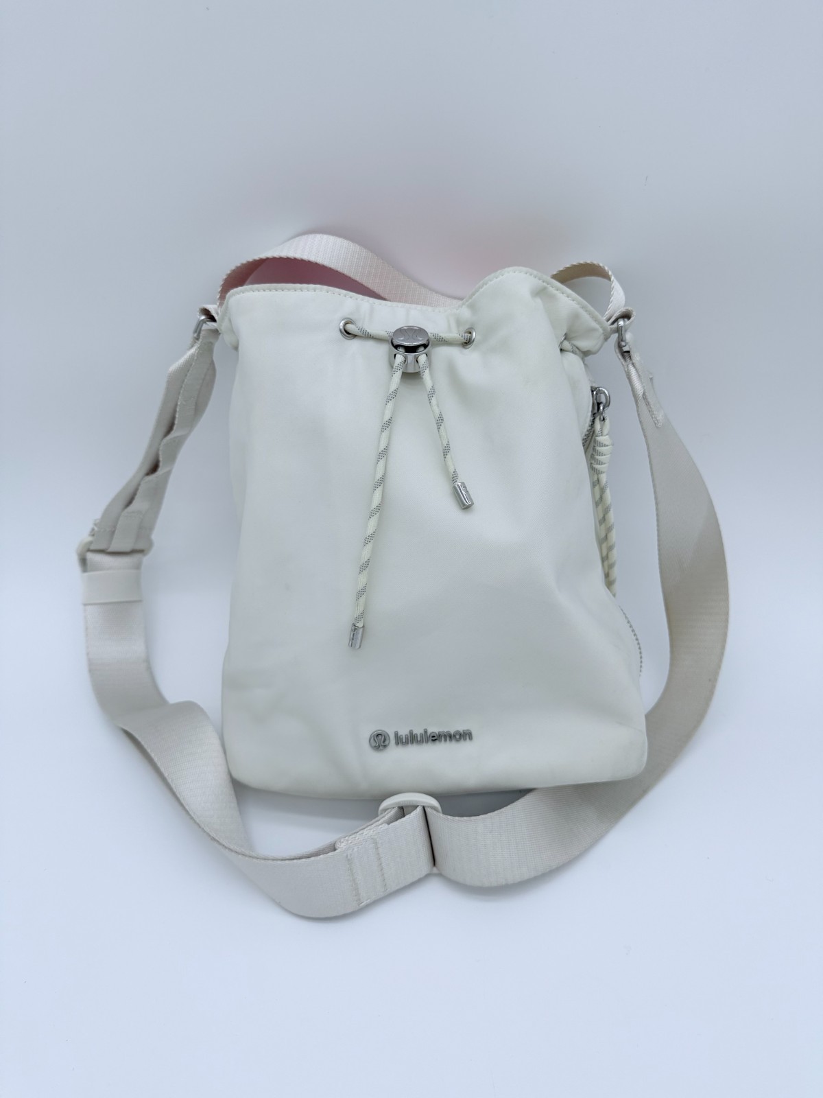 Lululemon Water-Repellent Drawstring Crossbody Bag 5L White/Bone