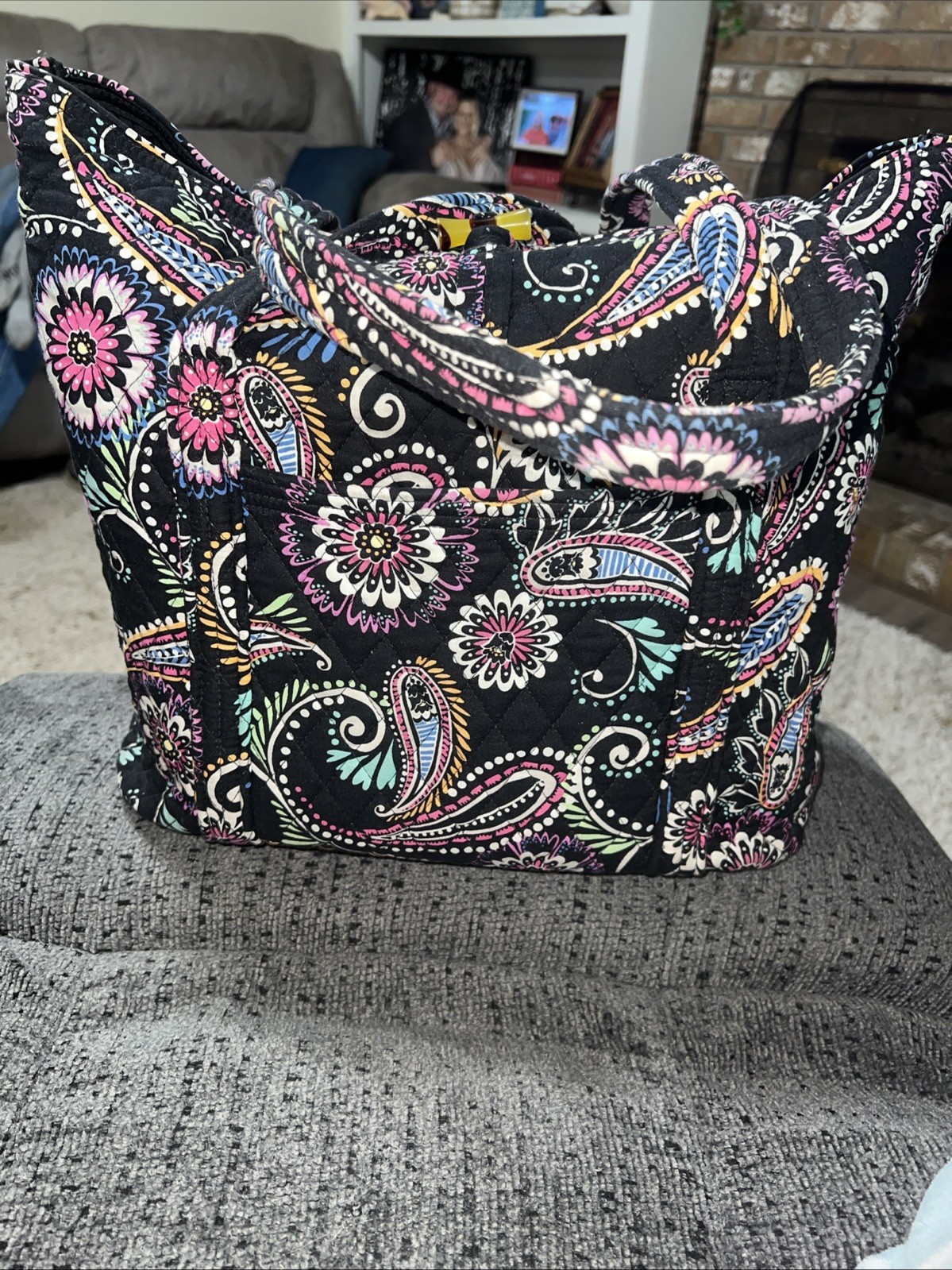VERA BRADLEY Vera Tote Bag in Parisian Paisley Toggle Closure Quilted Lining EUC