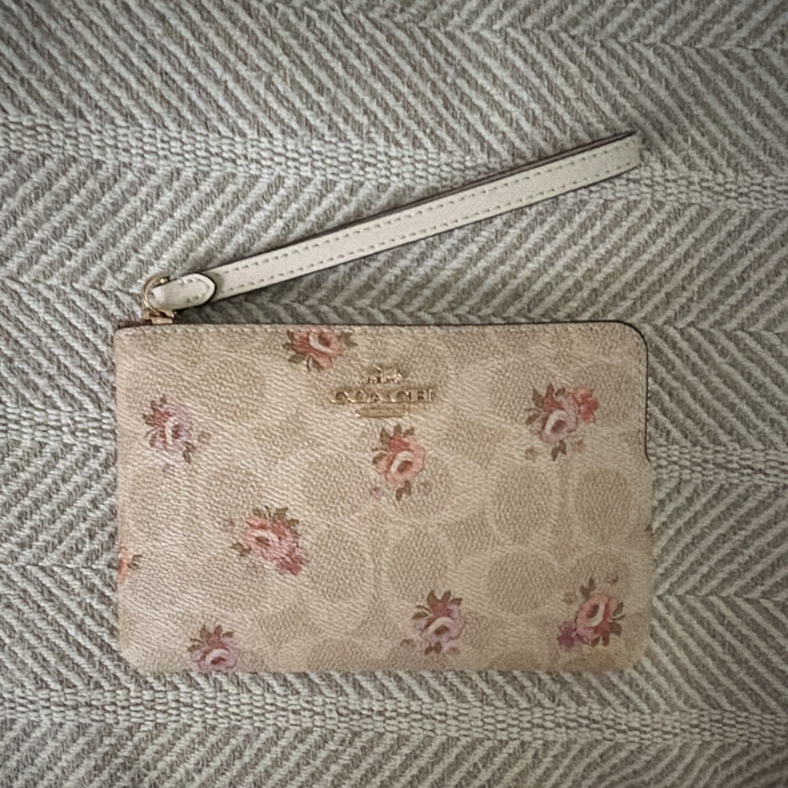 Coach Floral Signature Corner Zip Wristlet Pouch Beige Pink Gold Hardware