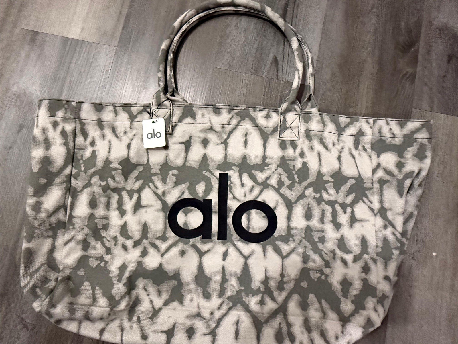 Alo Yoga Women’s Tote Bag Gray/White Tie Dye Logo Double Handles w/Brand Card
