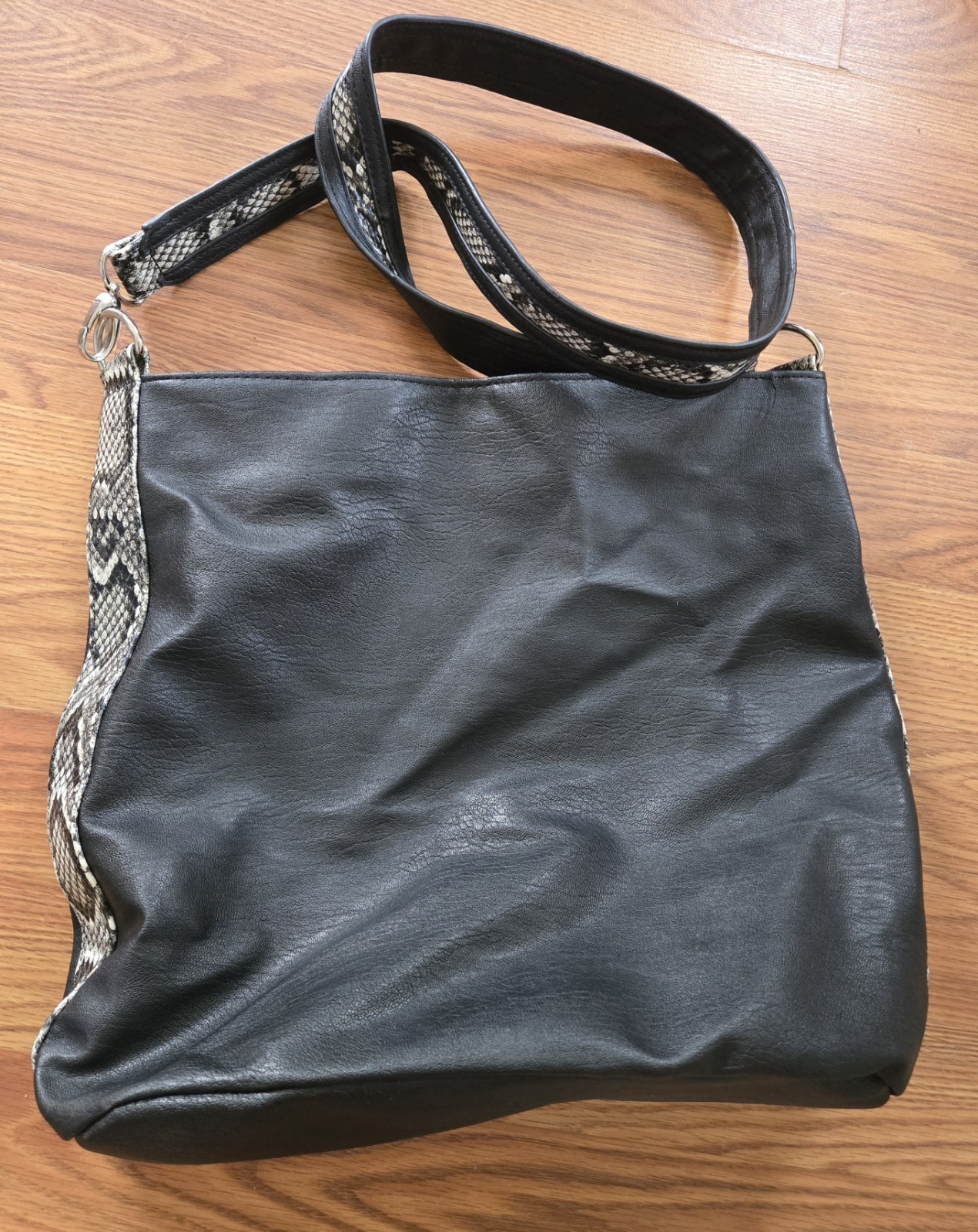 Attention Snake Skin Handbag Black