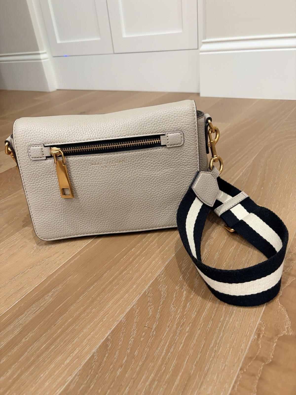 Marc Jacobs Beige Handbag w/ Black & Ivory Canvas Strap Gold Hardware Crossbody