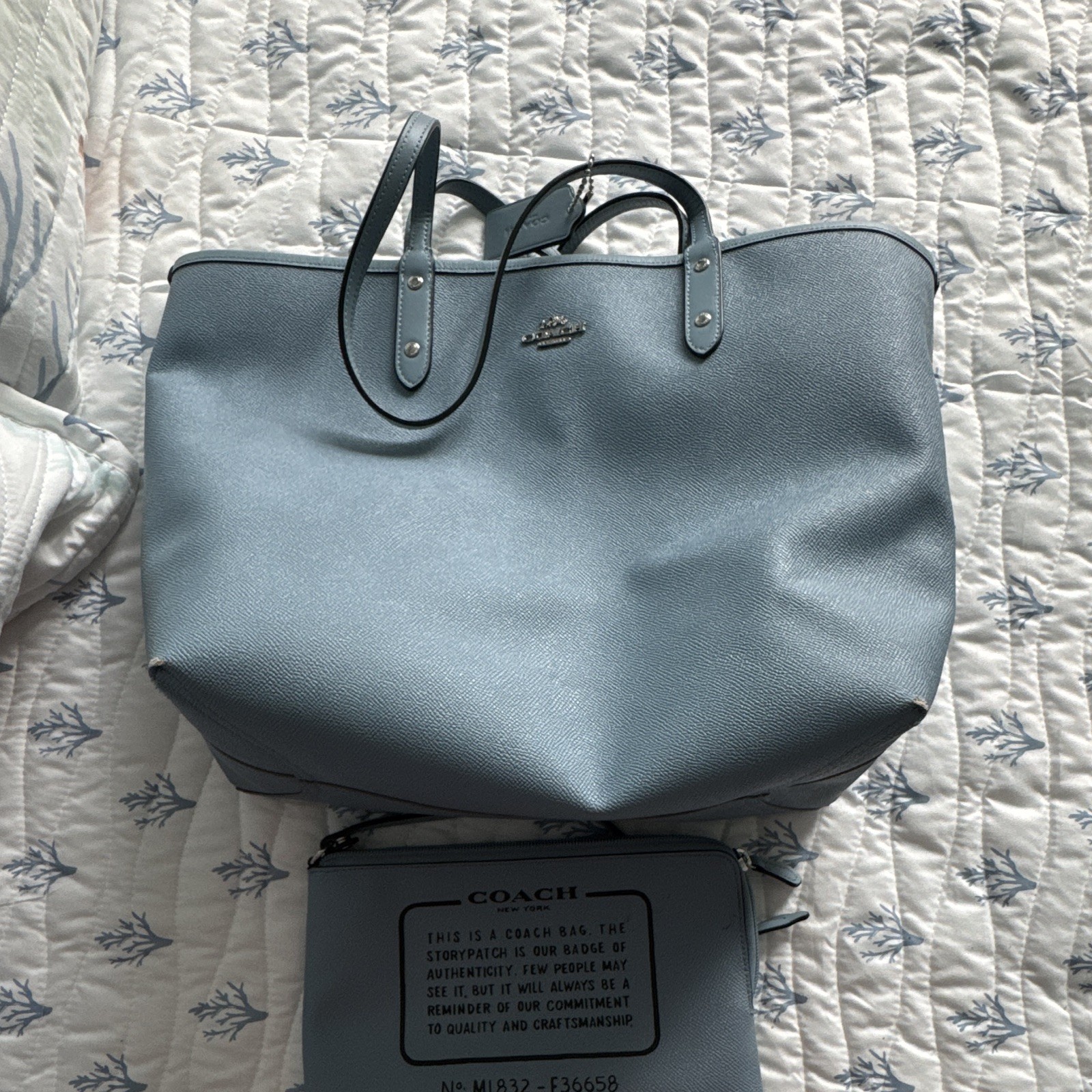 Coach Reversible Pebbled Logo Signature Tote Blue/Beige w/ Zip Pouch