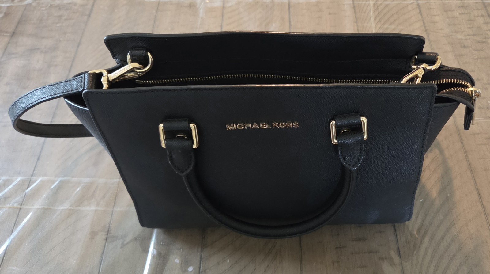 Michael Kors Selma satchel made from saffiano leather