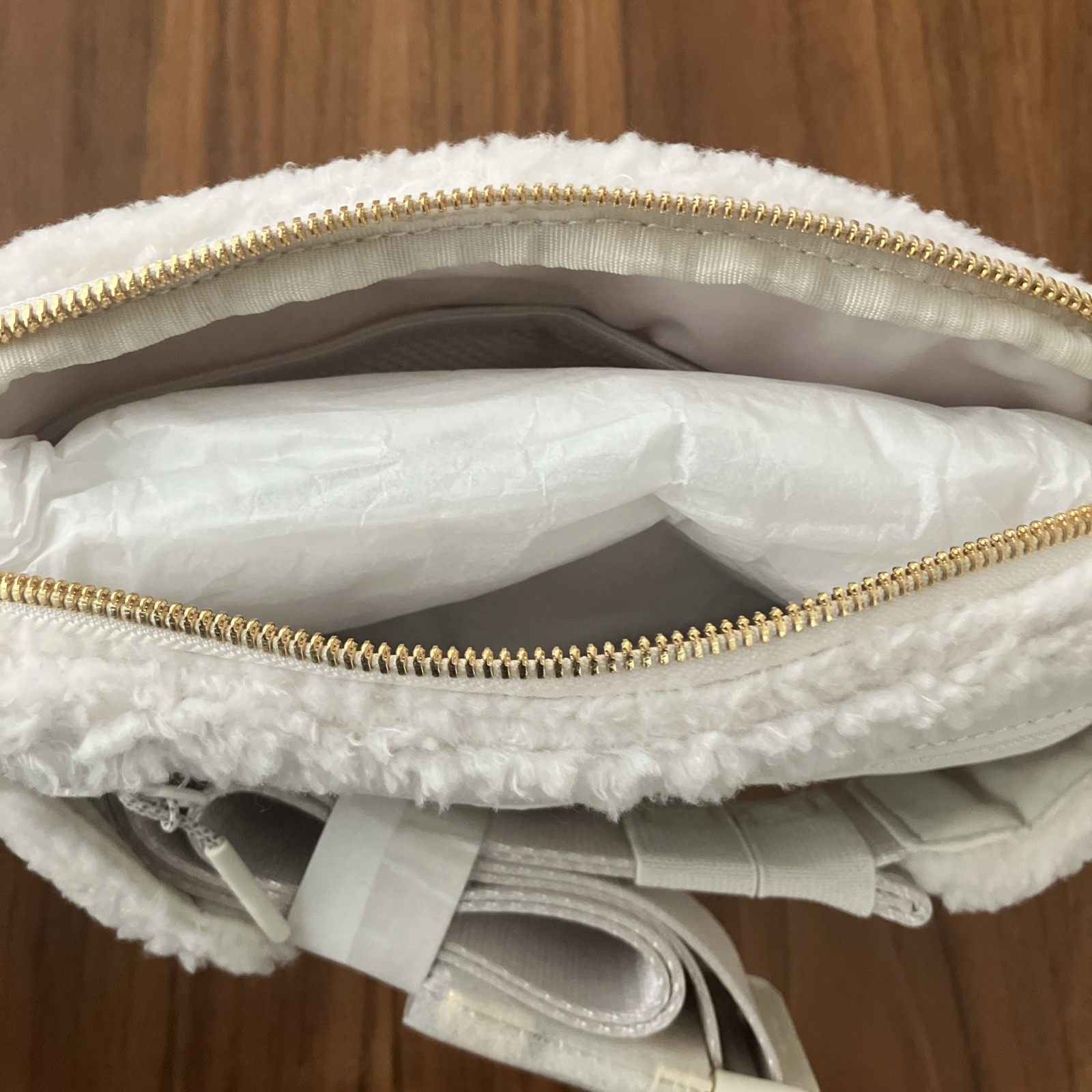 Lululemon Everywhere Belt Bag Large 2L Fleece White O/Gold 8.3 x 2.2 x 5.7 NWT