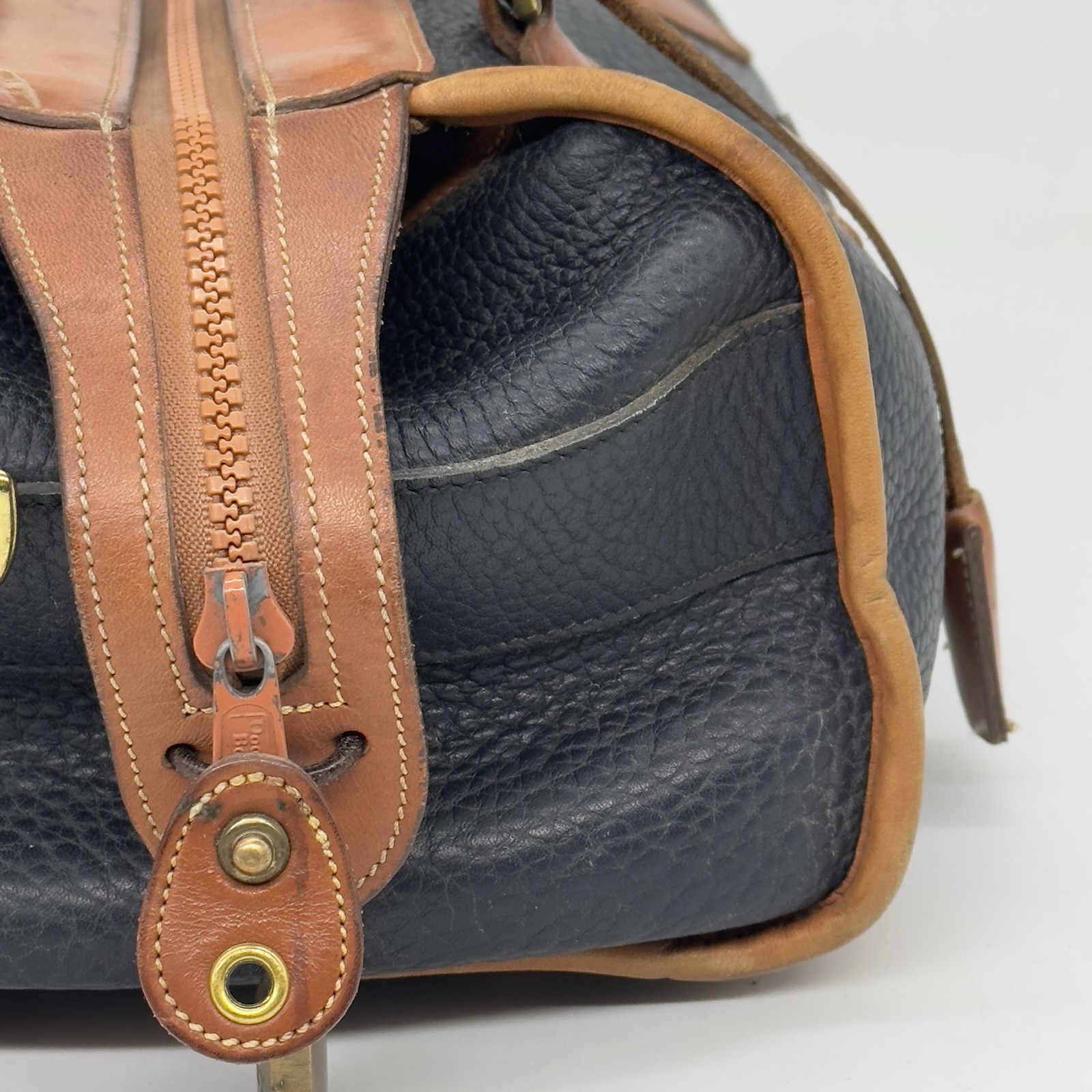 Vtg Dooney & Bourke Gladstone Satchel Black Tan Leather Lock Bag Heritage