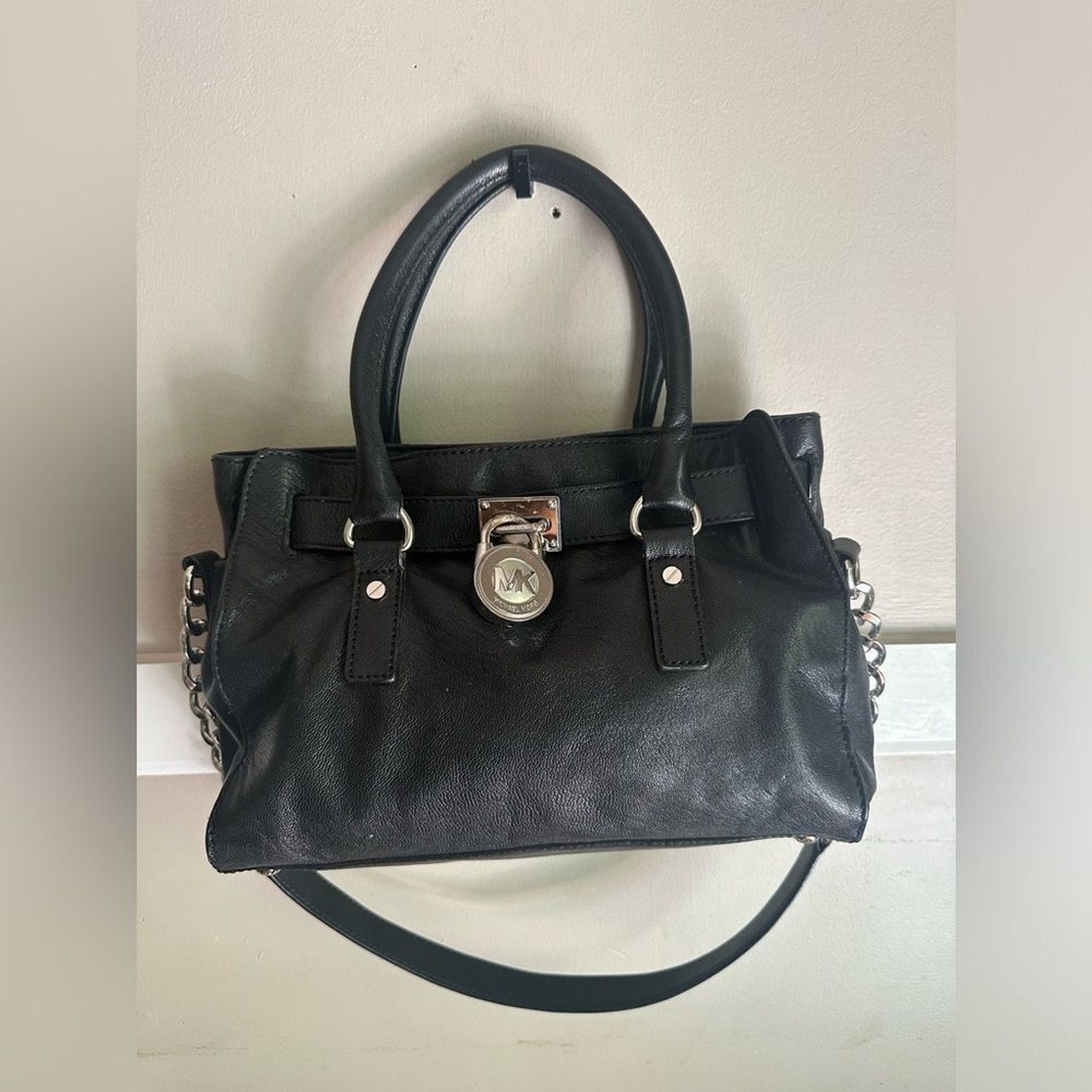 MICHAEL Michael Kors Hamilton Satchel bag silver hardware&distinct padlock charm