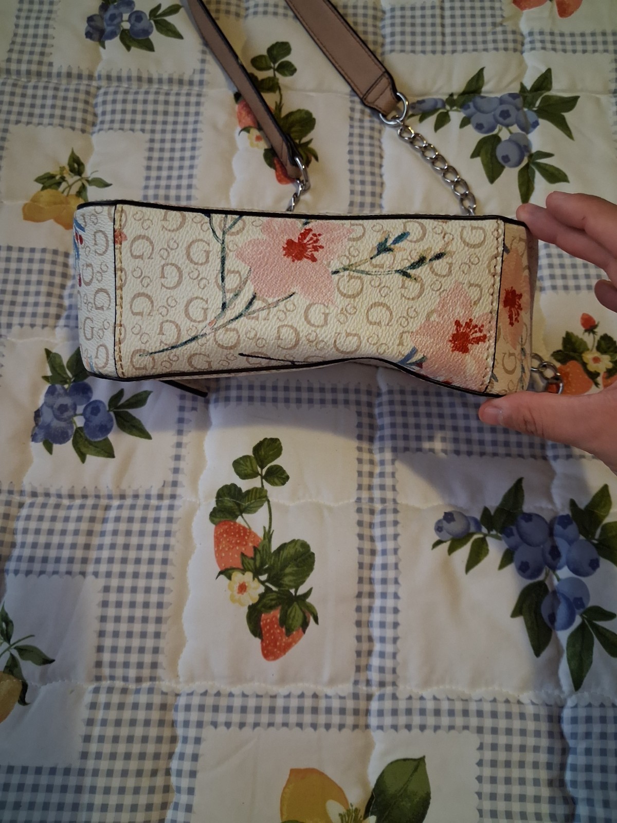 GUESS Small Beige Floral Zip Shoulder Bag, Chain Strap, Detach Strap, Pockets