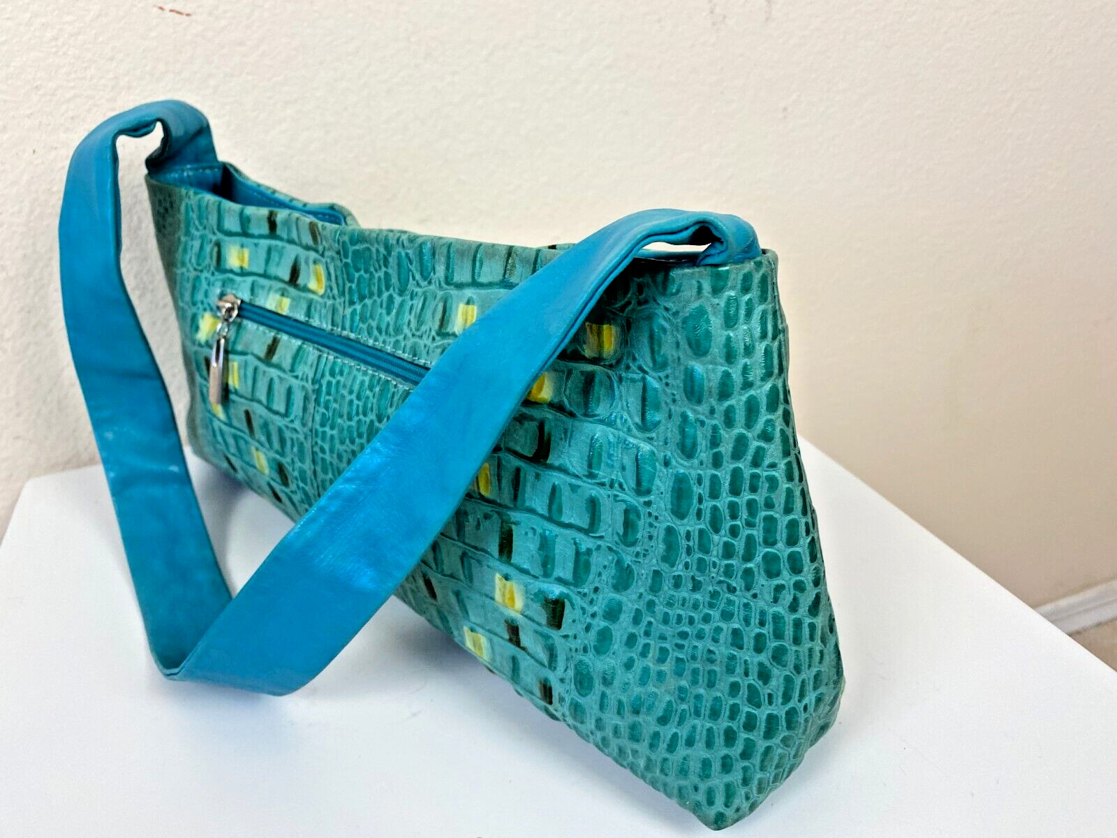 Y2K DIAMOND Italian Design Shoulder Bag Turquoise Blue Pat. Leather Fashionista