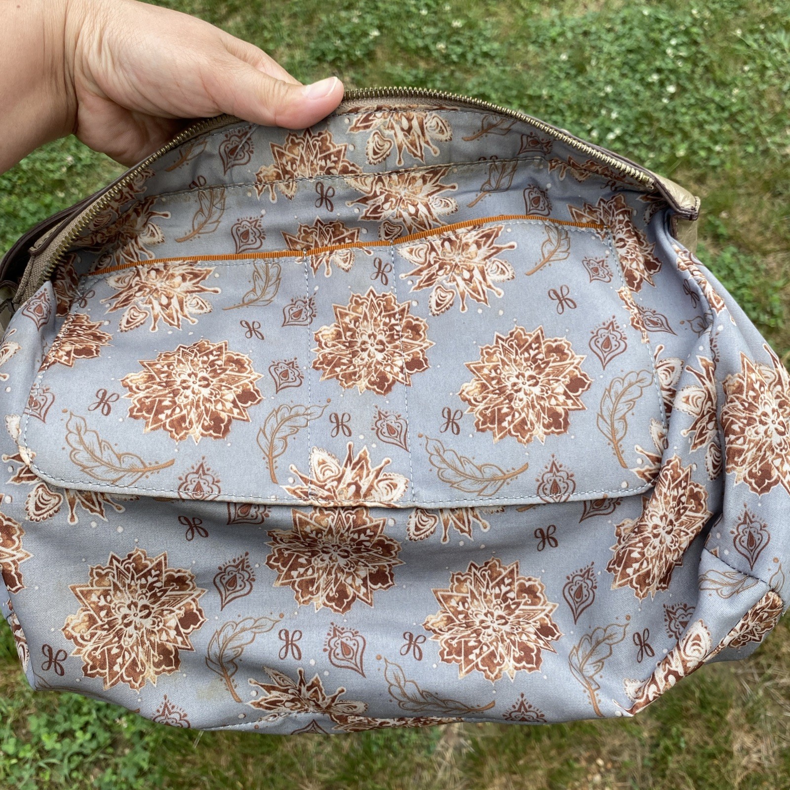 HOBO INTERNATIONAL Leather Shoulder Bag Gray Bone Color Smoke Free Home @@@@@@@@